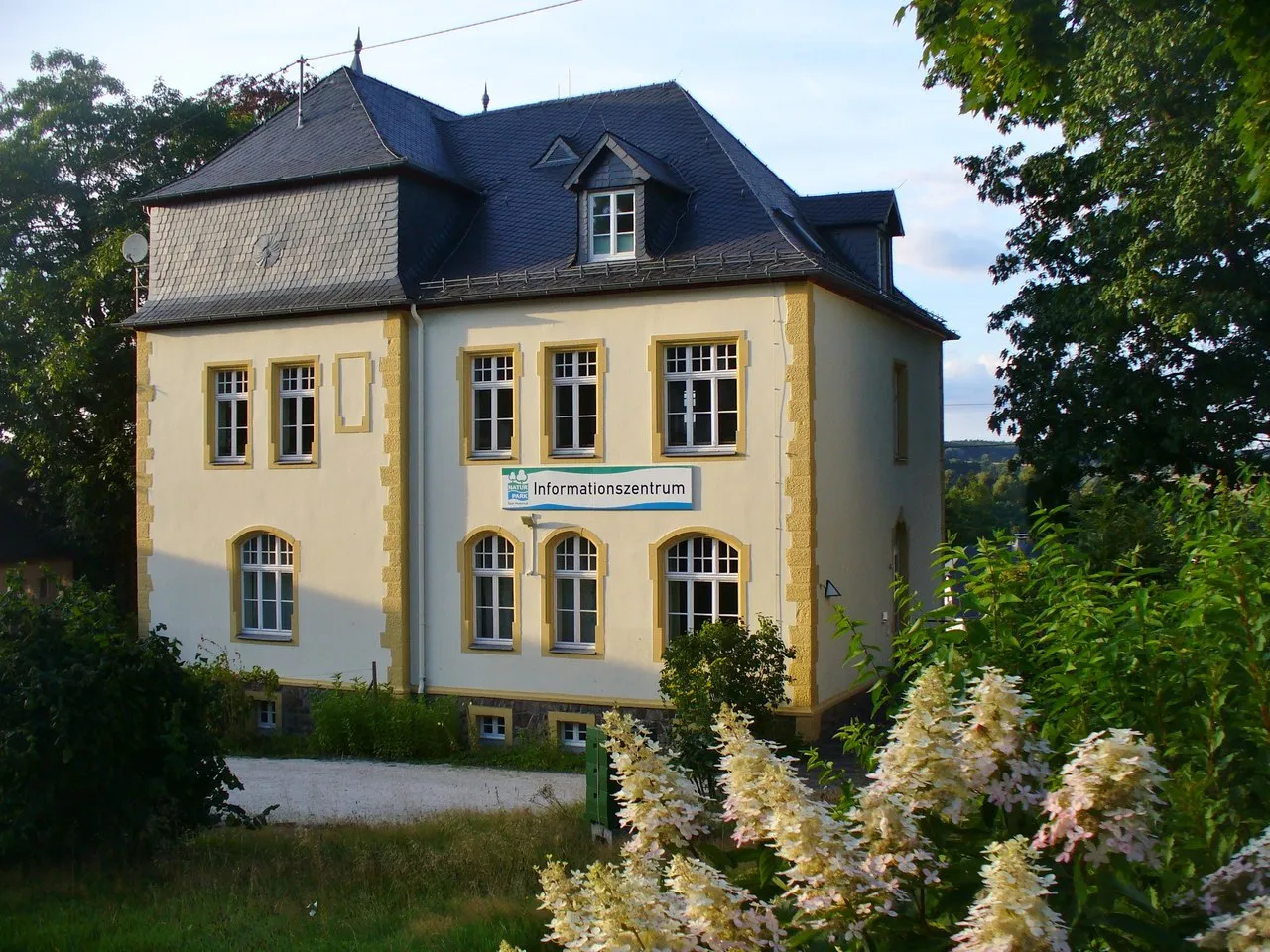 Photo showing: Hermeskeil, Gebäude Trierer Straße 51: Informationszentrum des Naturparks Hochwald und Kulturdenkmal