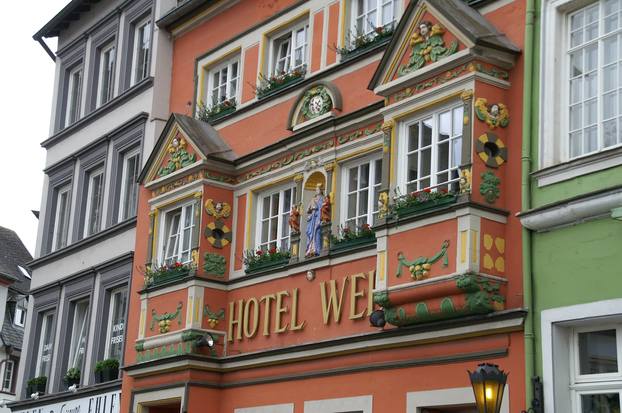 Photo showing: Houses on Market square in Wittlich, Germany