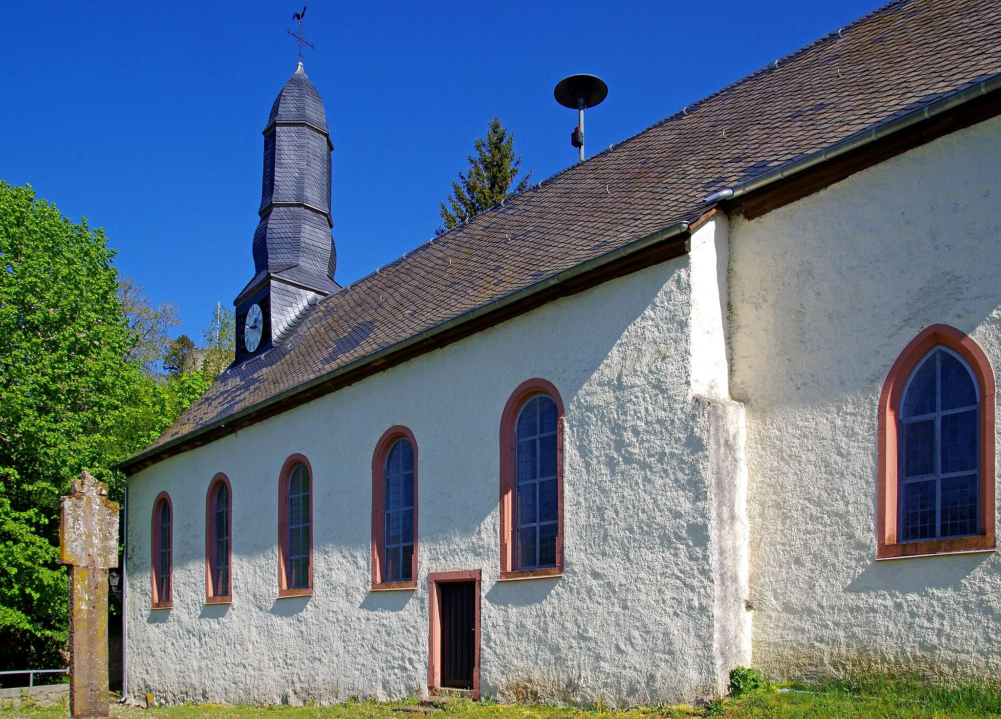 Photo showing: St. Antonius (um 1430) mit Bildstock (1620)