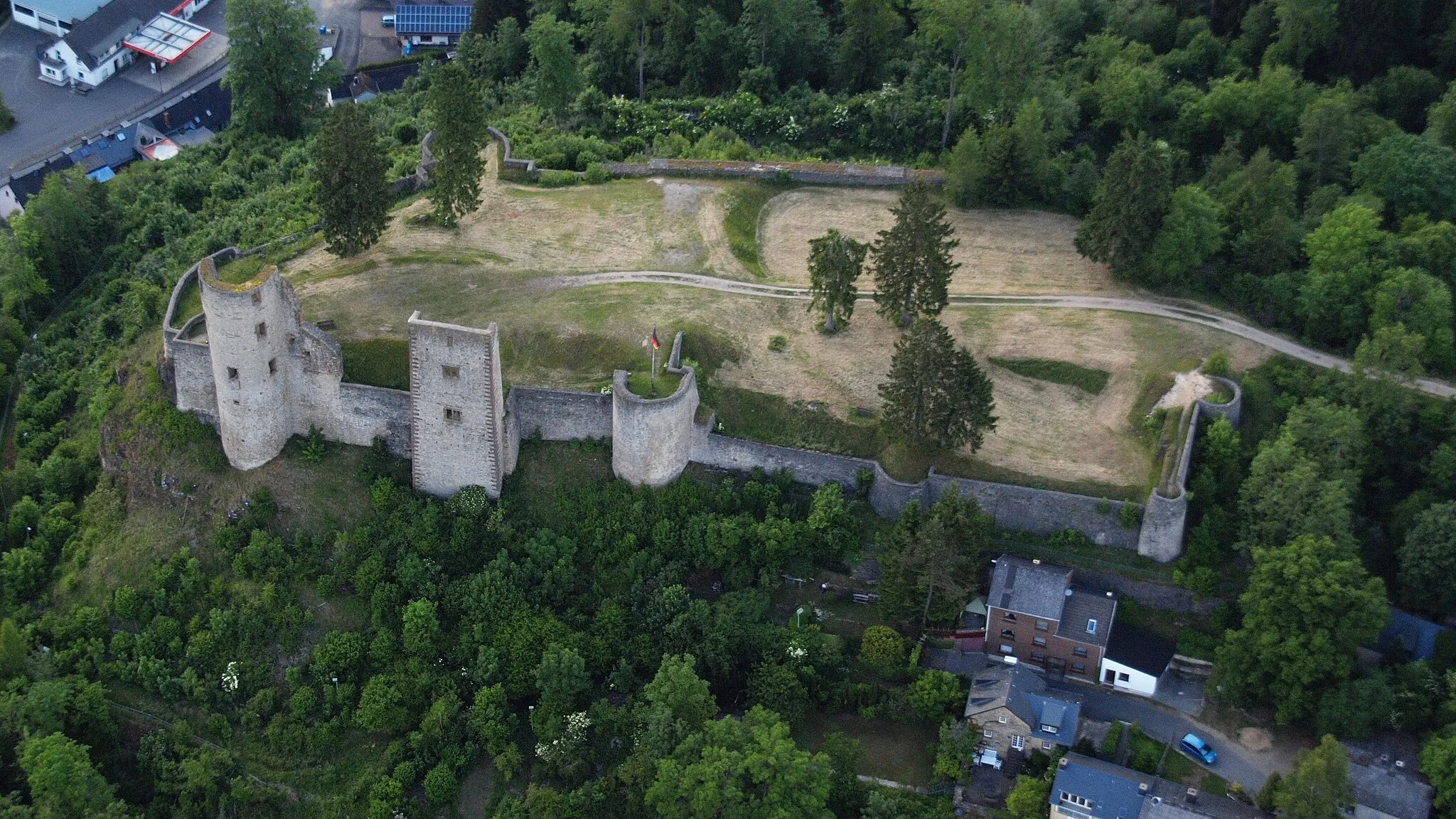 Photo showing: Aerial of the castle Schönecken, Eifel, Germany, 2015