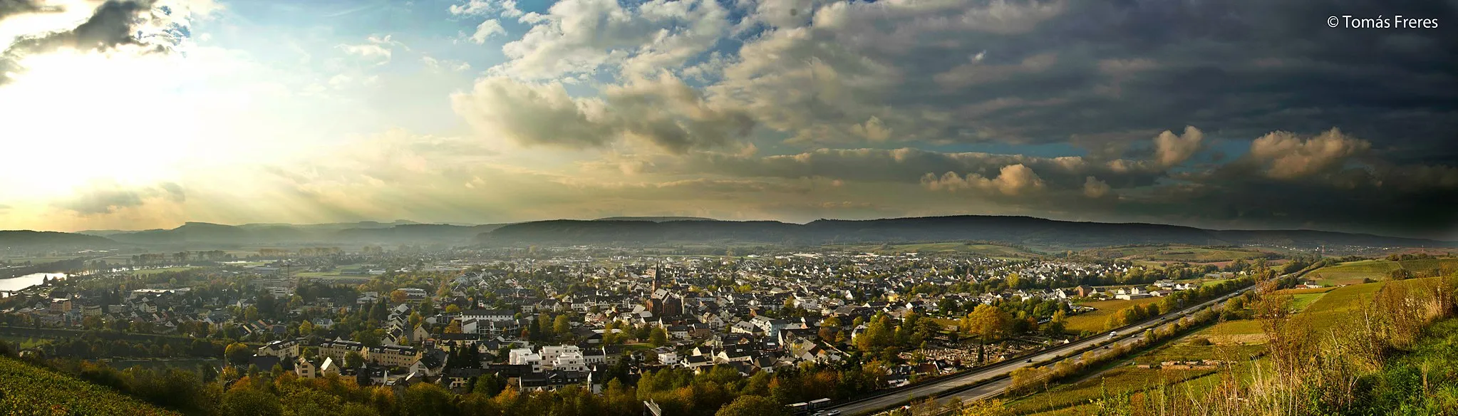 Photo showing: Panorama der Stadt Schweich in Rheinland-Pfalz vom Annaberg aus