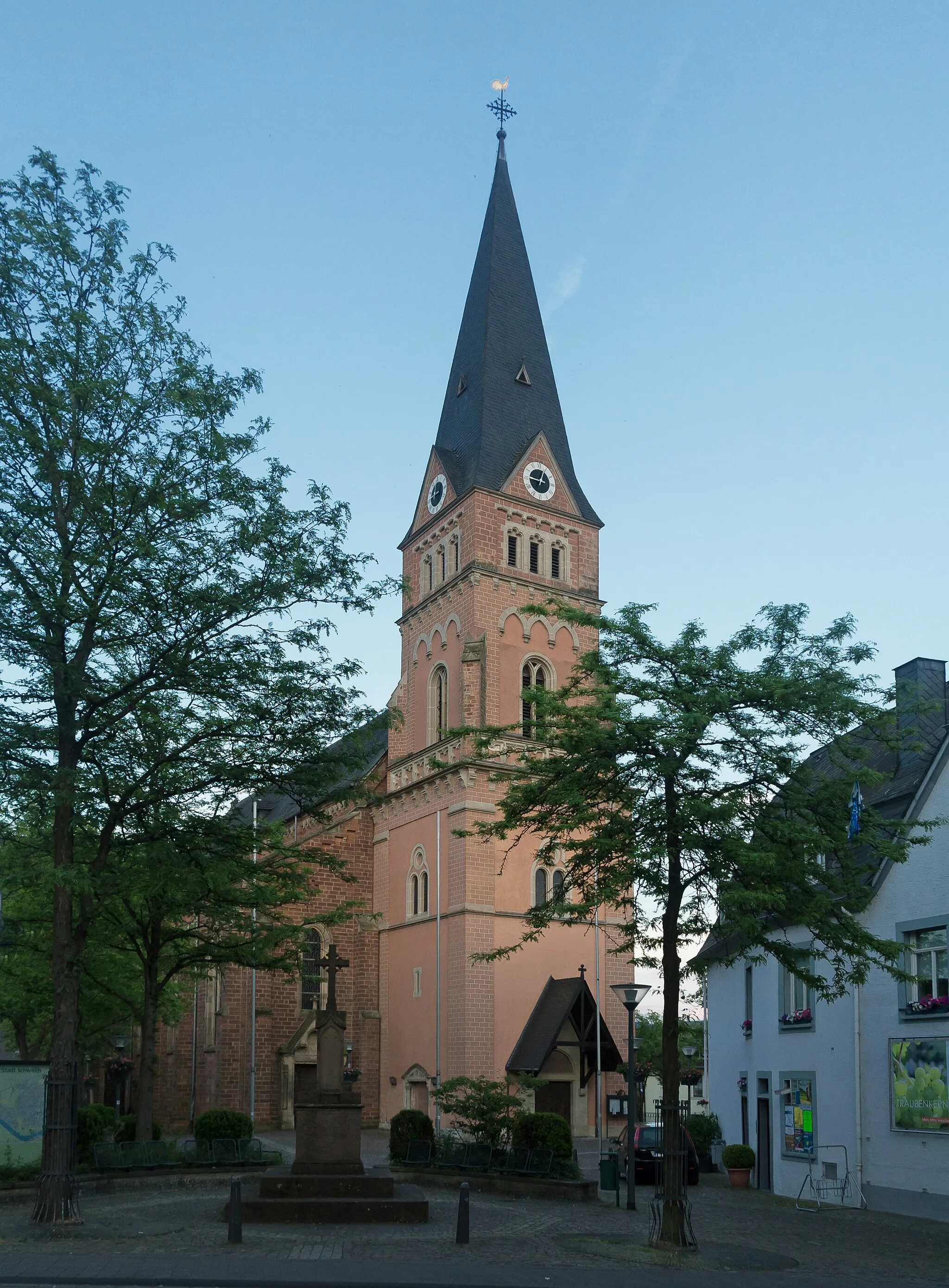 Photo showing: Schweich, church: Katholische Pfarrkirche Sankt Martin