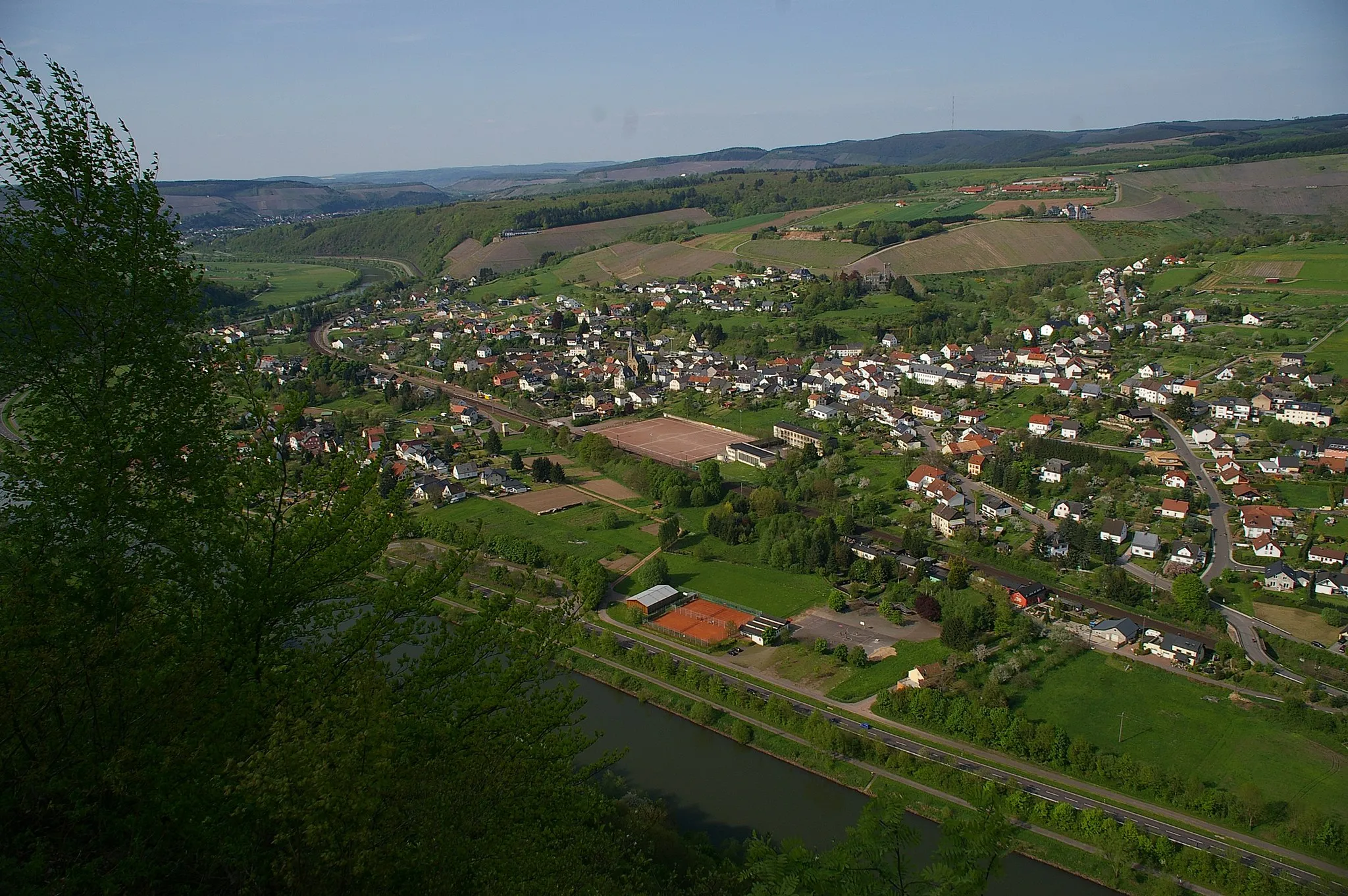 Photo showing: Ausblick von der Klause bei Kastel-Staadt auf die Ortslage Serrig – nördlicher Teil