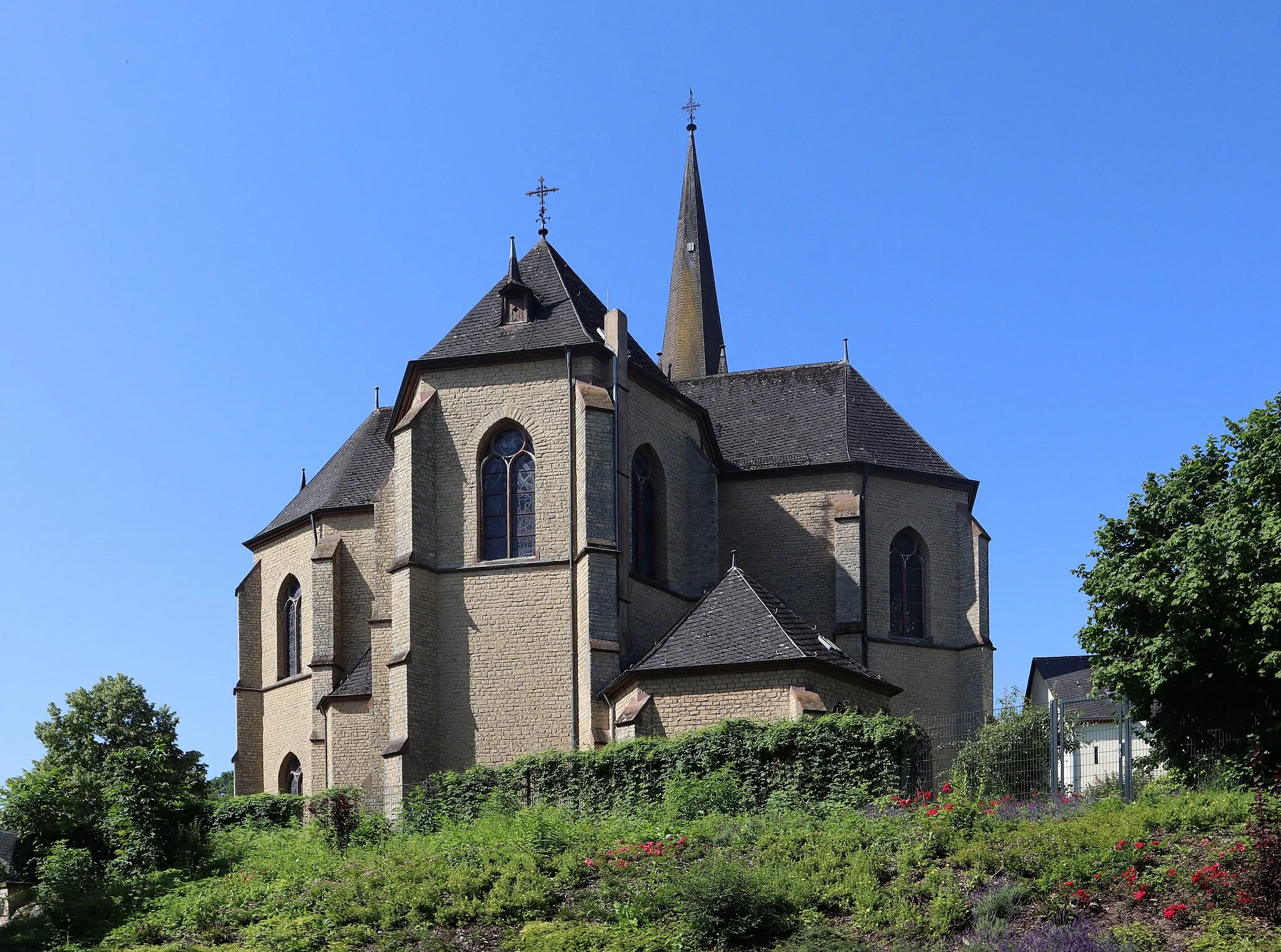 Photo showing: Parish church St. Peter in Welschbillig, Germany (north-east view).