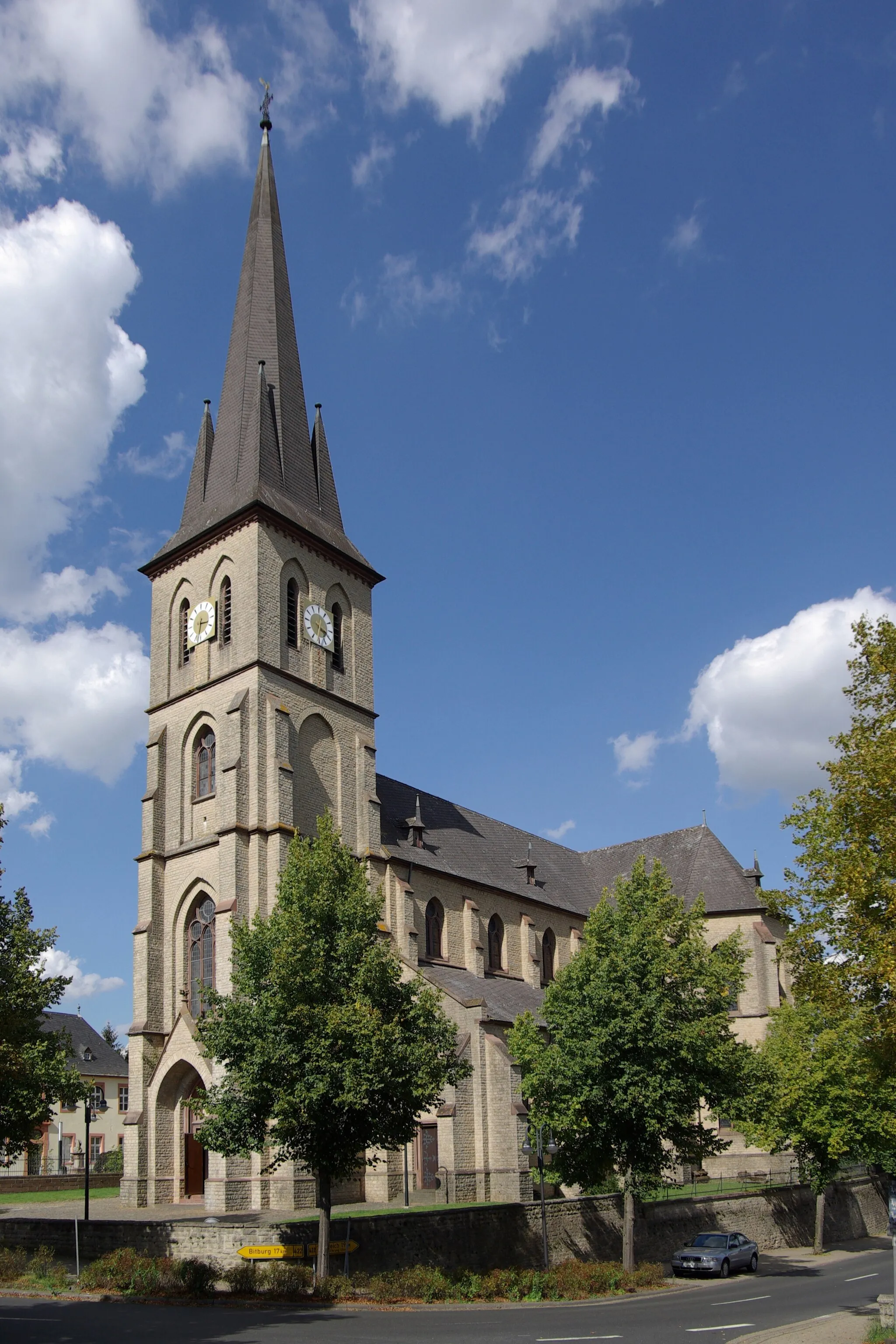 Photo showing: Welschbillig, Katholische Pfarrkirche St. Peter; neugotische dreischiffige Basilika, 1887–90, Architekt Reinhold Wirtz, Trier