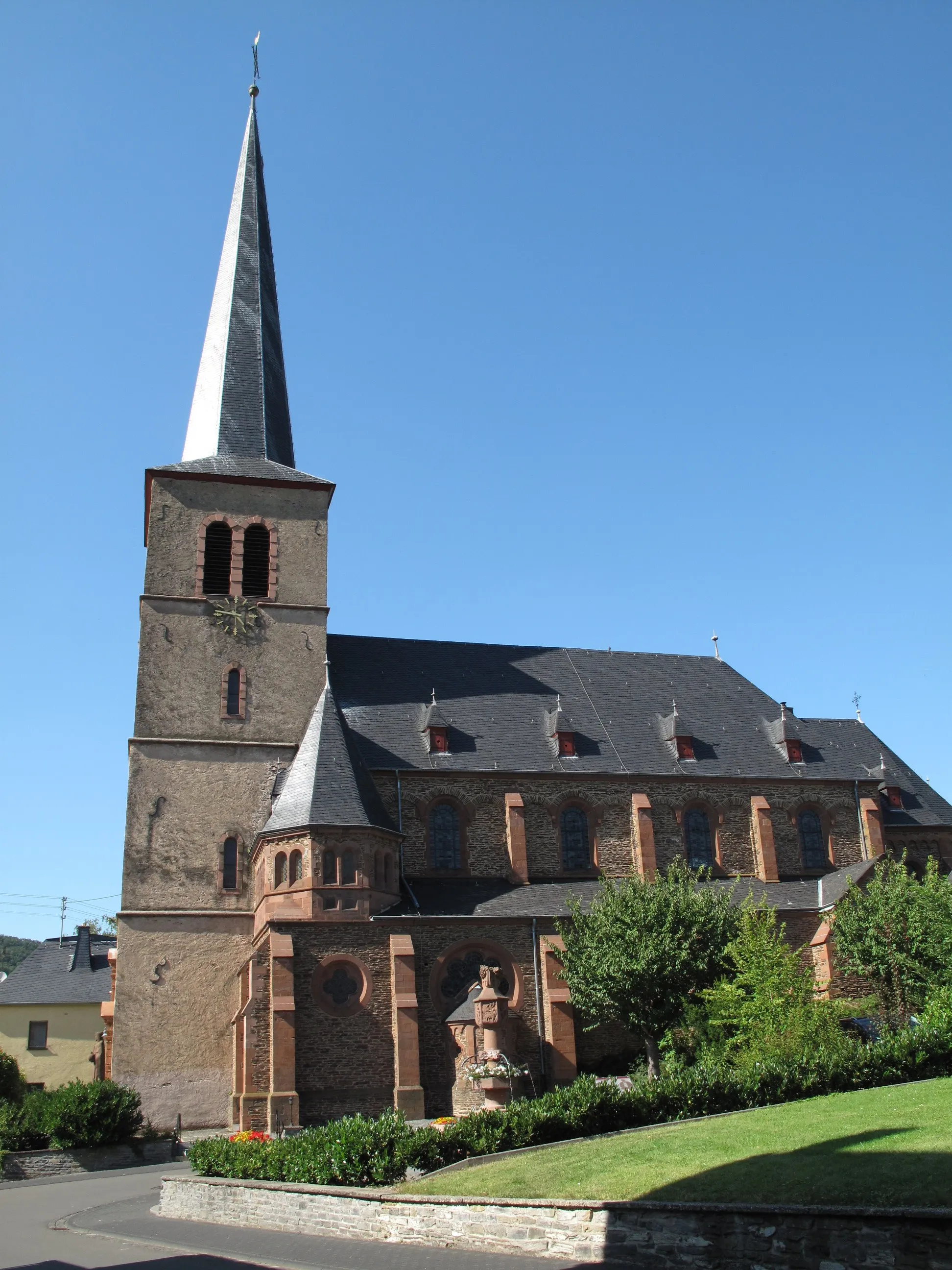 Photo showing: Rachtig, church