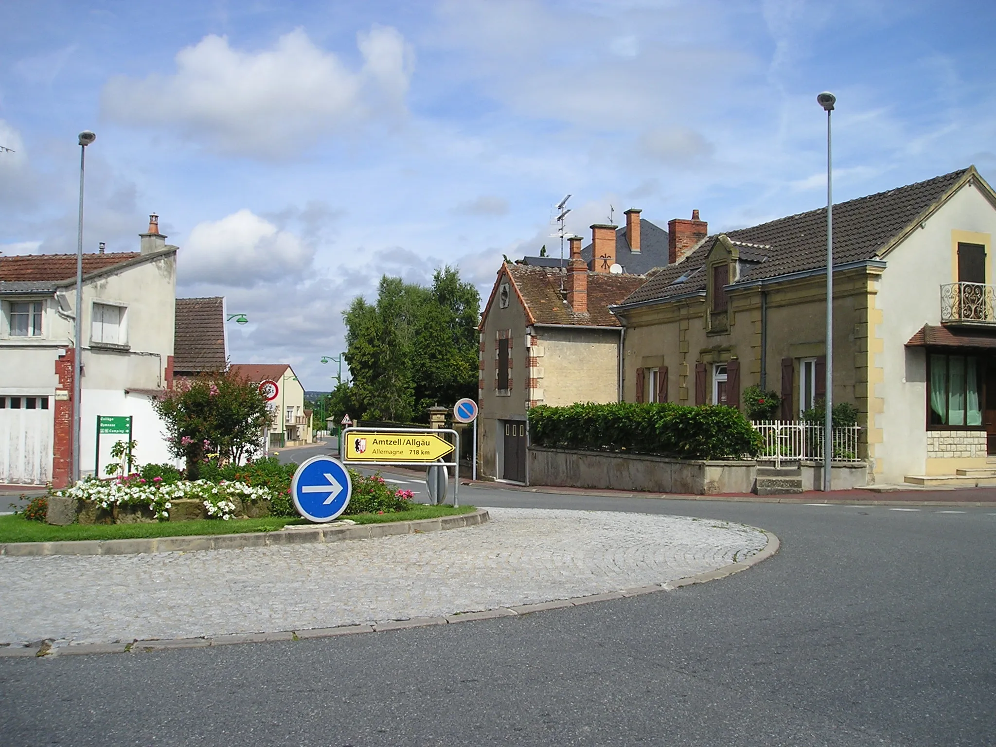 Photo showing: Cosne_d'Allier,_Schild_mit_Hinweis_auf_Amtzell_im_Allgäu