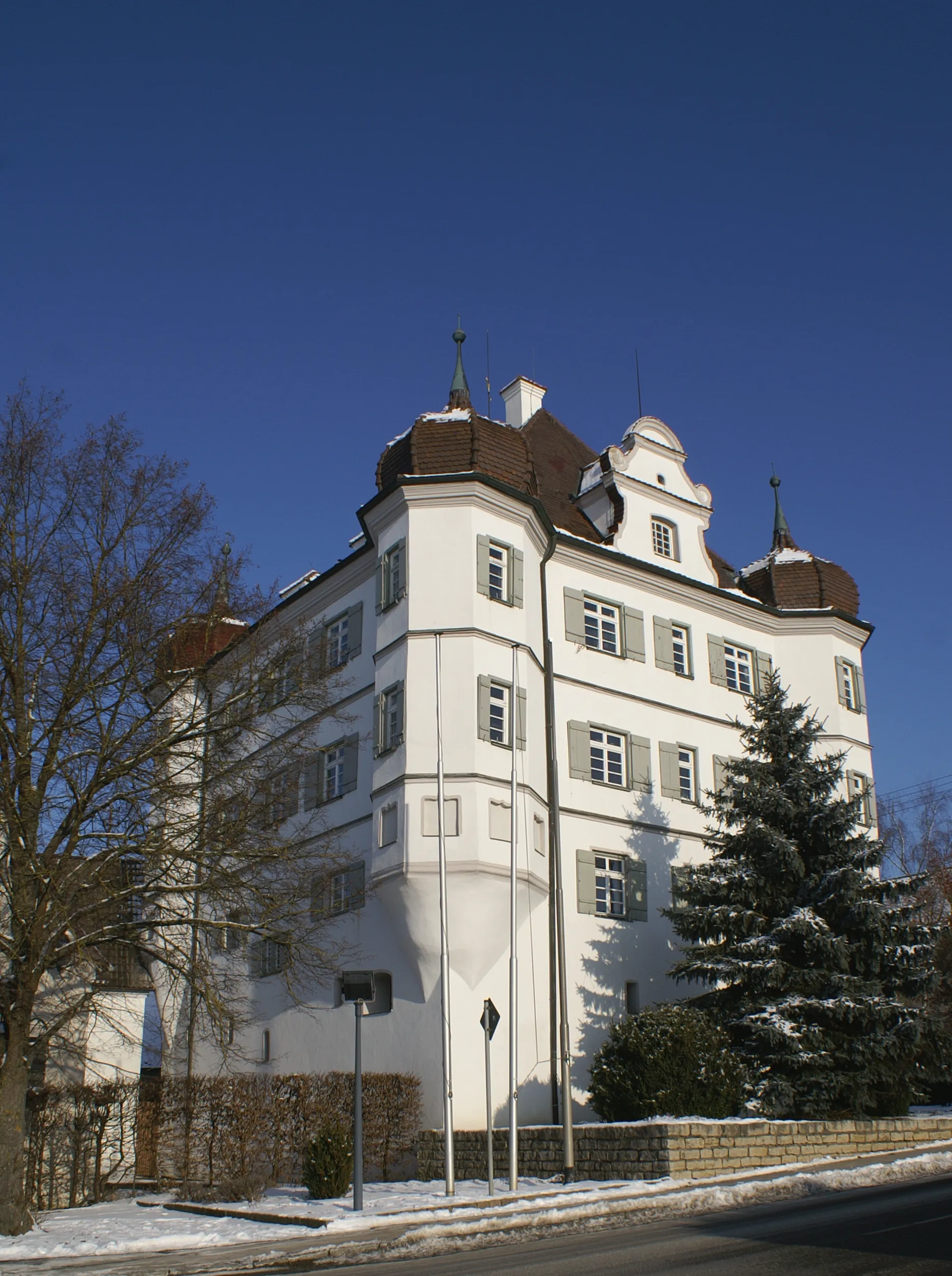 Photo showing: Das Bernstadter Schloss ist Sitz der Gemeindeverwaltung, und es befindet sich dort das Heimatmuseum