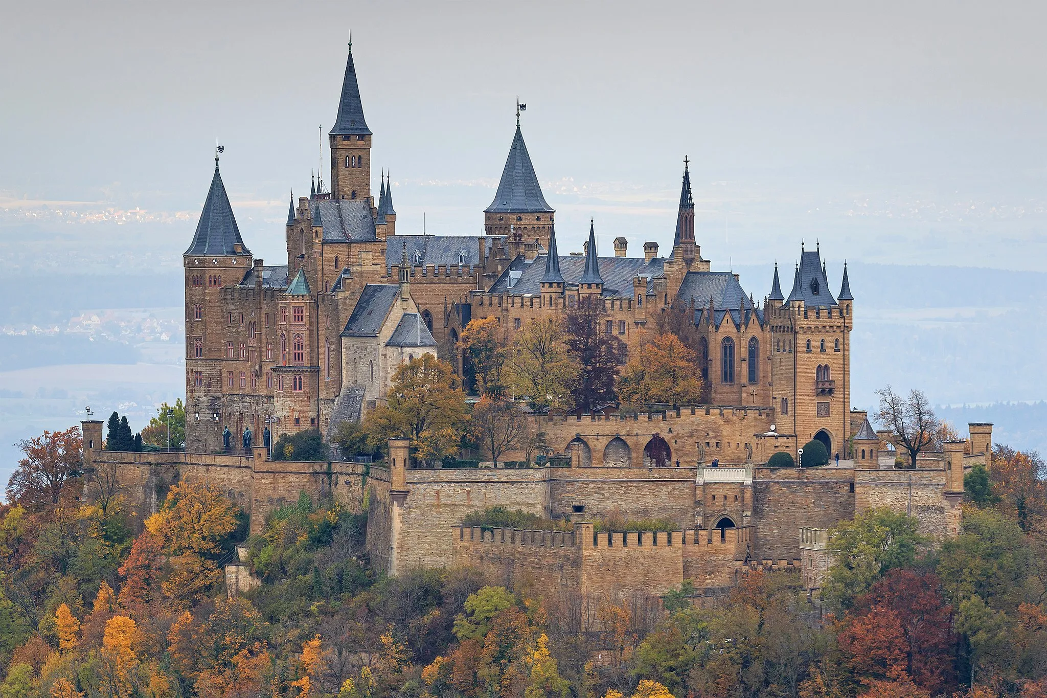 Photo showing: Hohenzollern Castle in Bisingen, Baden-Württemberg, Germany