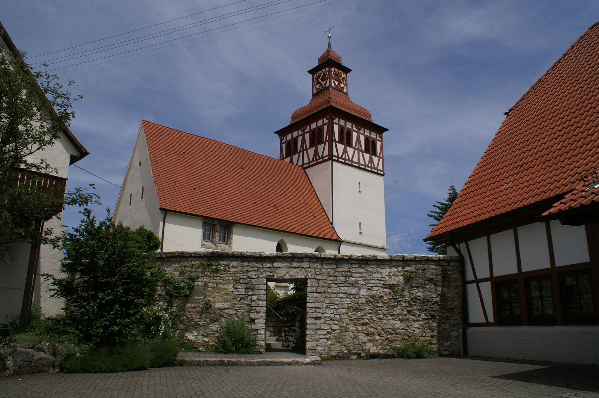 Photo showing: Die Peter- und Paul-Kirche in Grabenstetten wurde zum ersten Mal 1275 urkundlich erwähnt