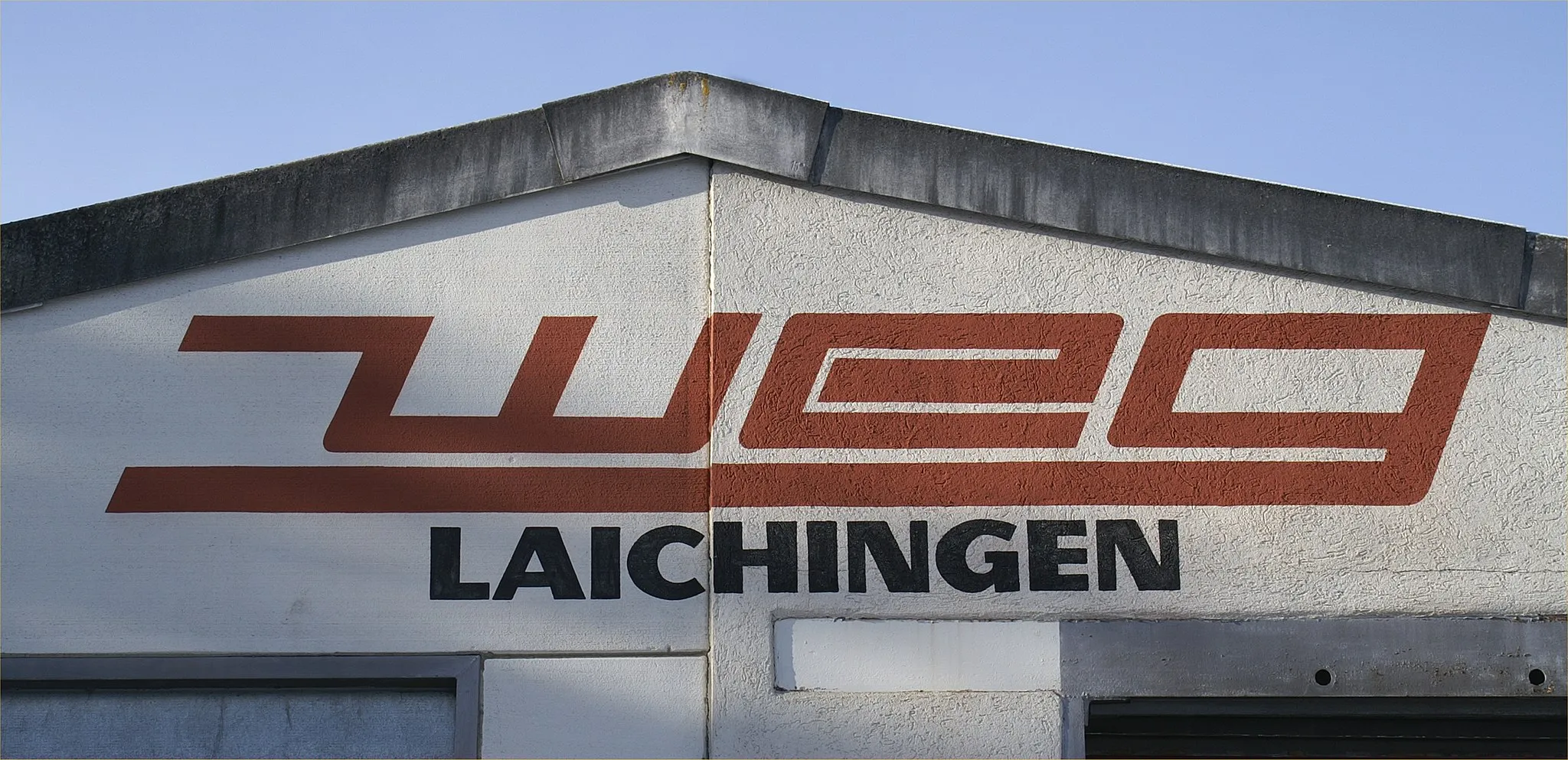 Photo showing: ehemaliger Lokschuppen in Laichingen mit WEG-Schriftzug