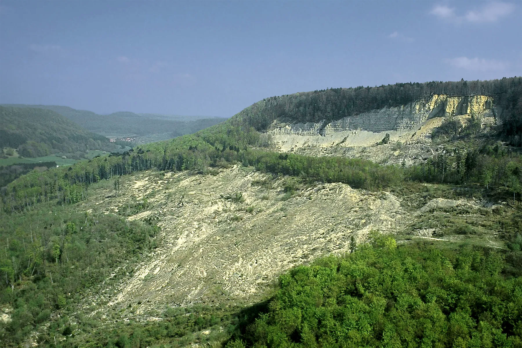 Photo showing: Landslide, a typical geological event in the jurassic limestone of the Swabian Alb, Germany