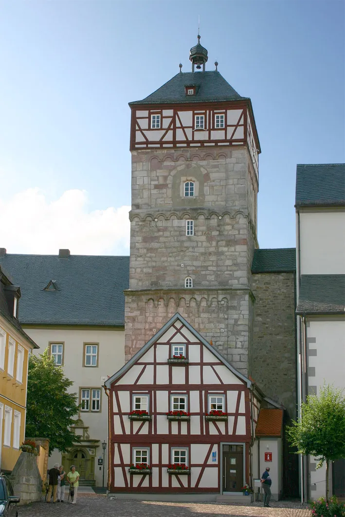 Photo showing: Zentturm in Bischofsheim an der Rhön.