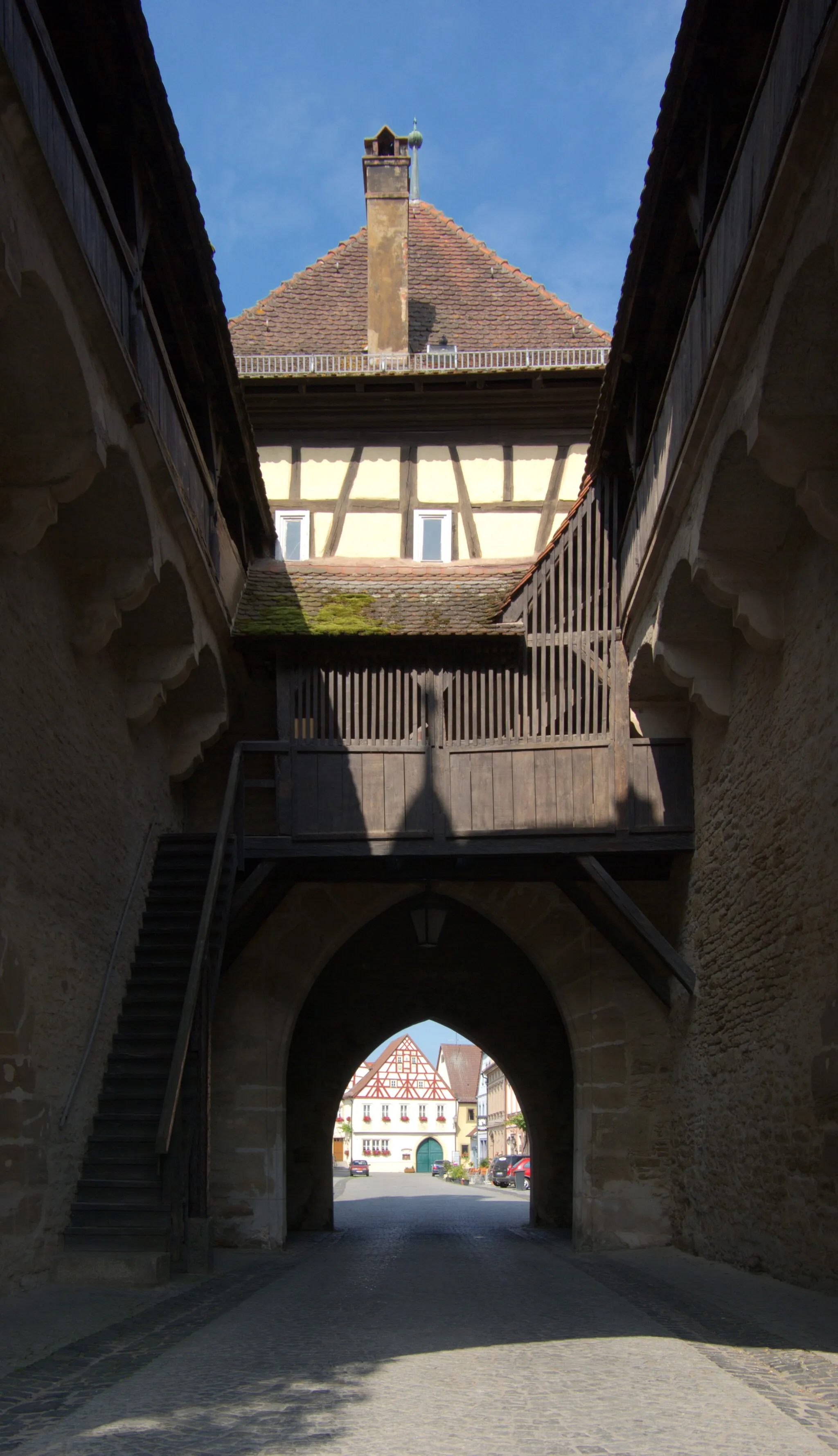 Photo showing: Iphofen, Einersheimer Tor und Lange Gasse, Blickrichtung Westen