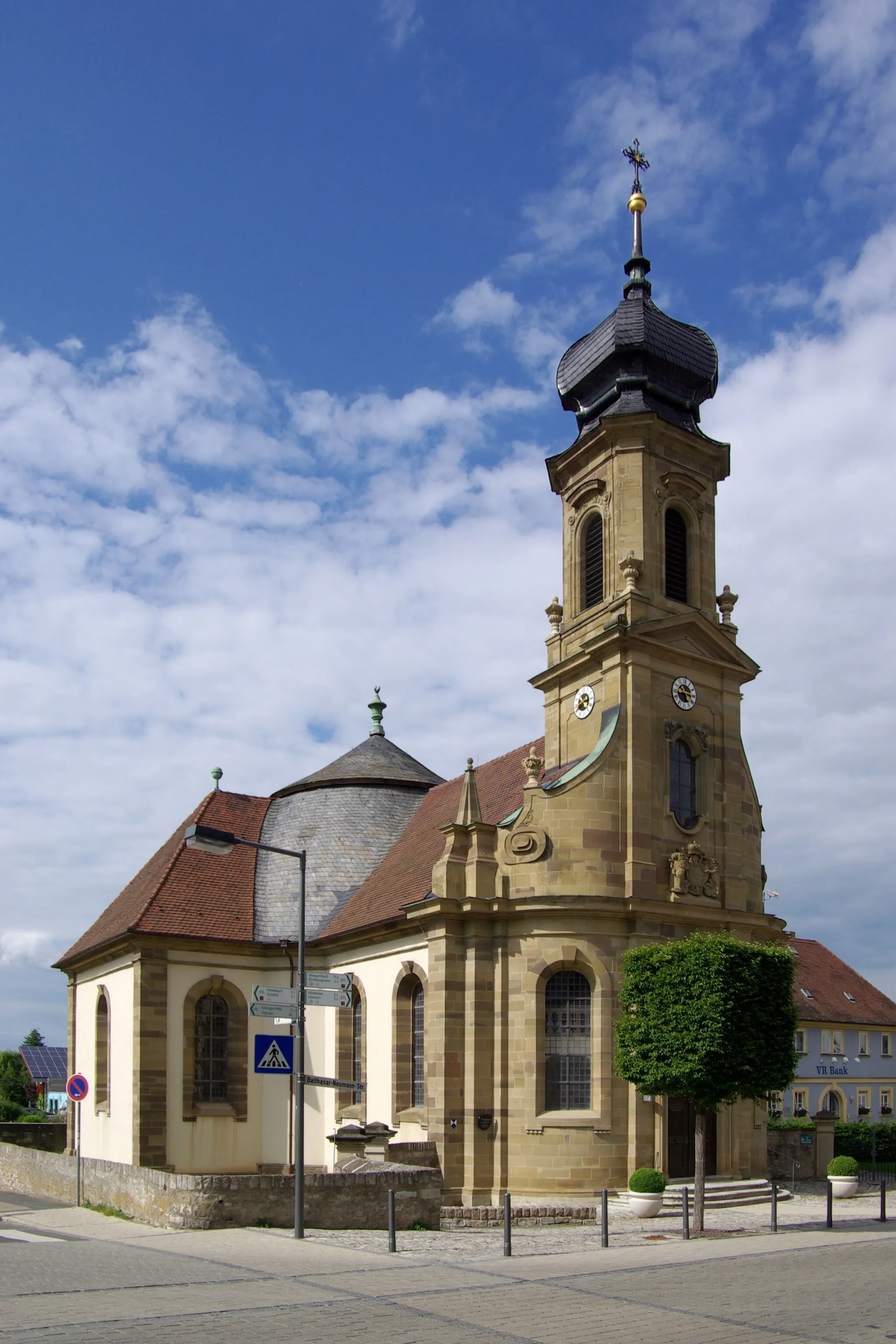 Photo showing: Kreuzkapelle Kitzingen-Etwashausen, Frontansicht, Architekt: Balthasar Neumann