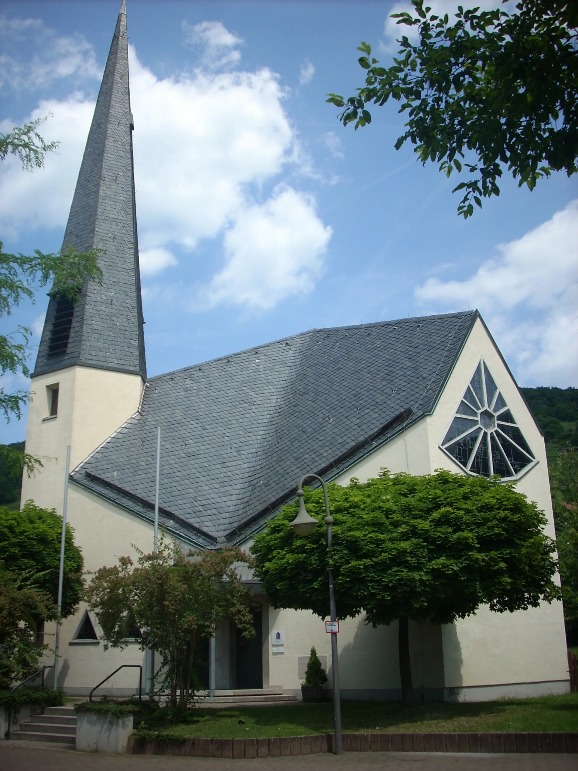 Photo showing: Klingenberg am Main (Evangelische Trinitatis-Kirche, erbaut 1966)