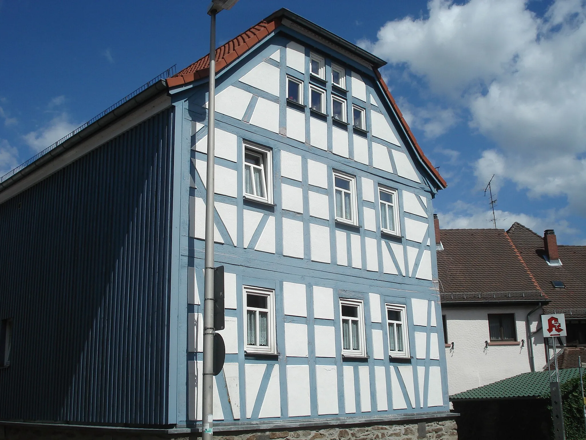 Photo showing: Fachwerkhaus in Mömbris in der Hauptstraße 2