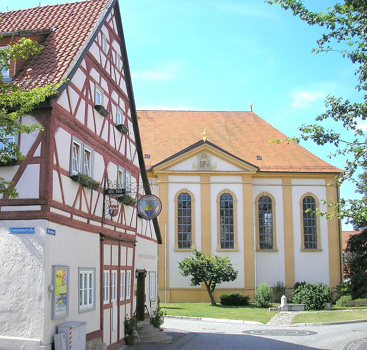 Photo showing: Münnerstadt (Landkreis Bad Kissingen, Lower Franconia, Germany). Abbey church St. Michael and timber frame building