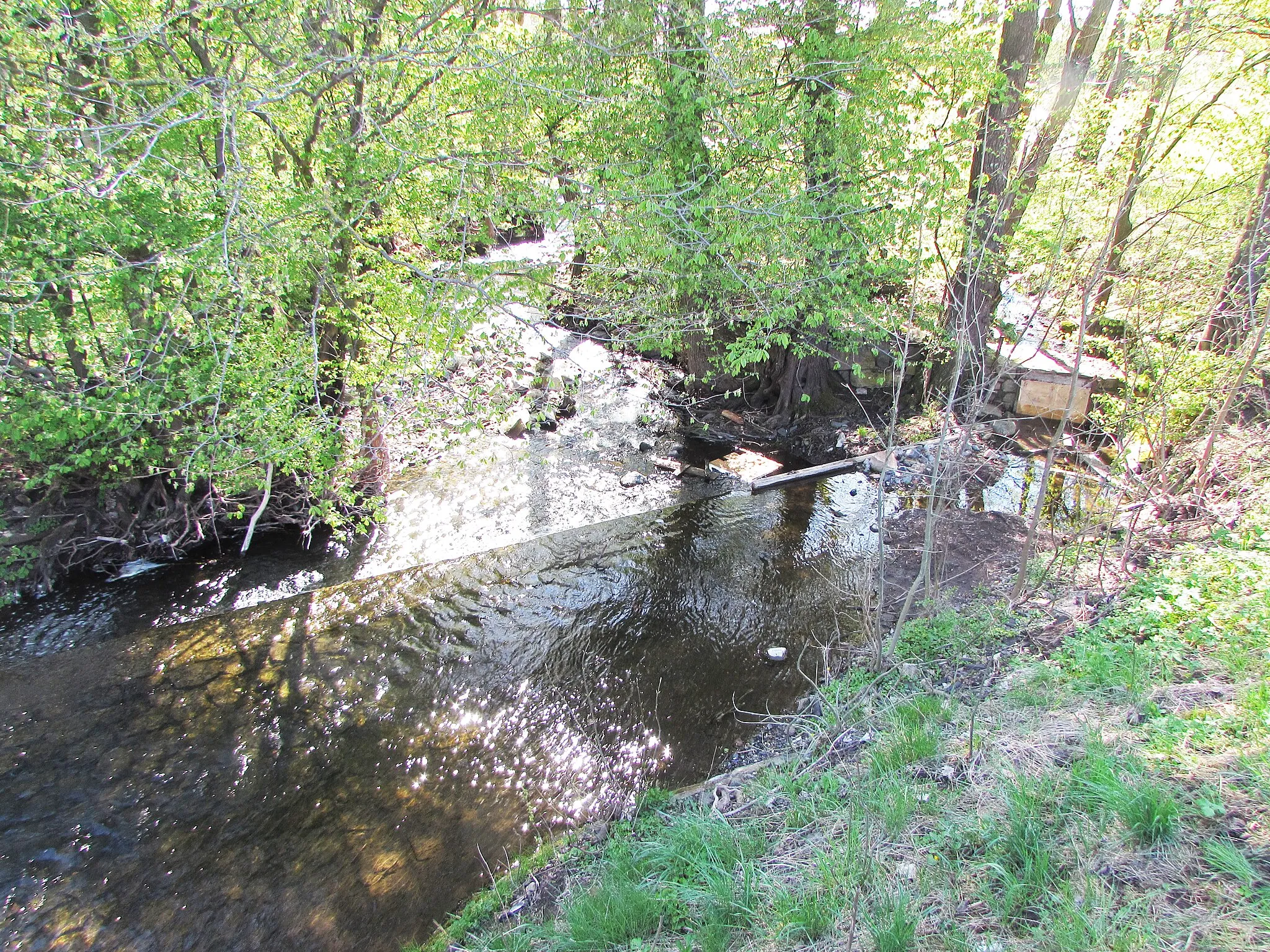 Photo showing: Querverbauung der Els in Oberelsbach