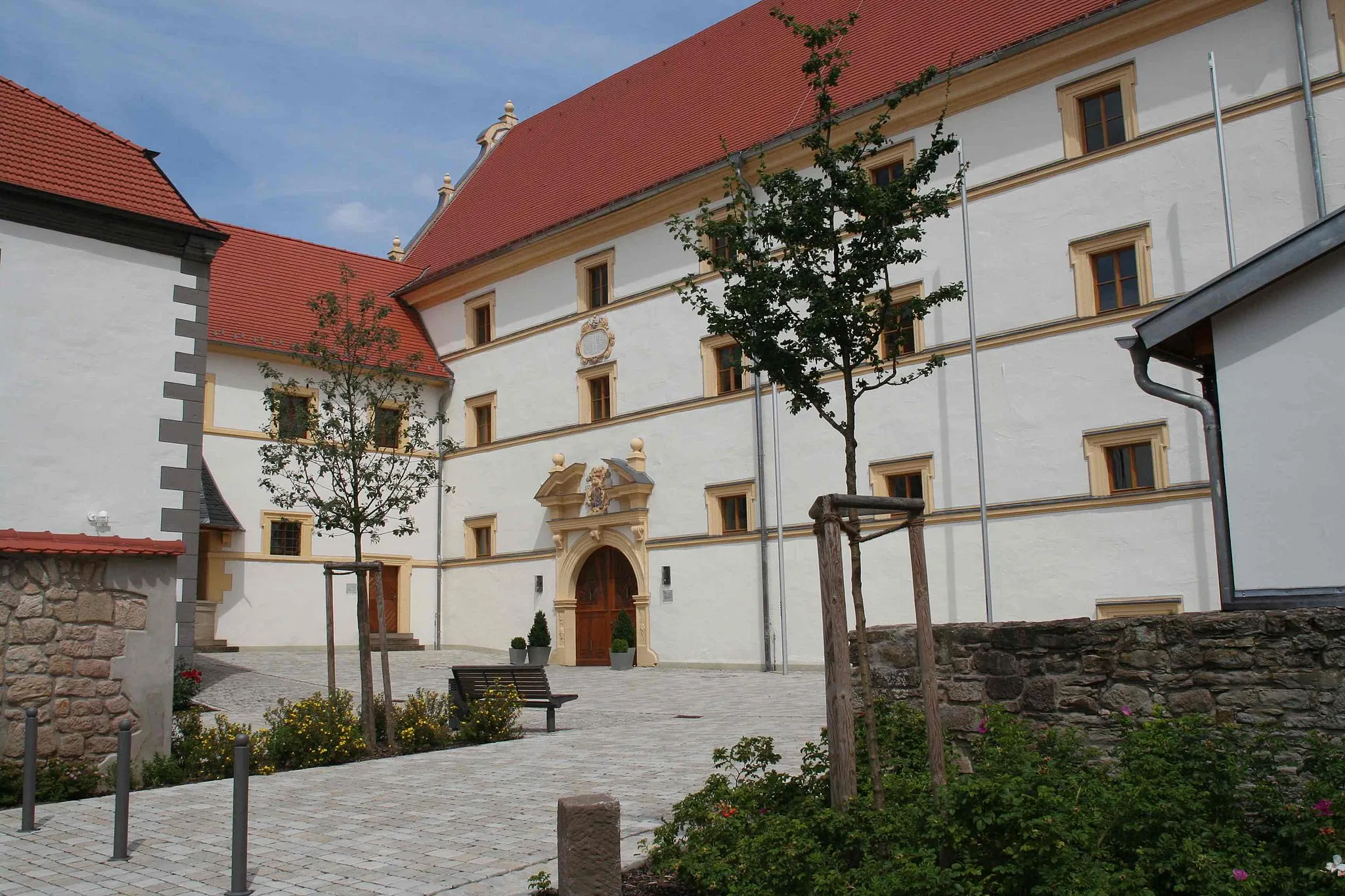 Photo showing: Stadtlauringen im Landkreis Schweinfurt in Bayern - Amtskellerei mit Fürstenbau und Schüttbau