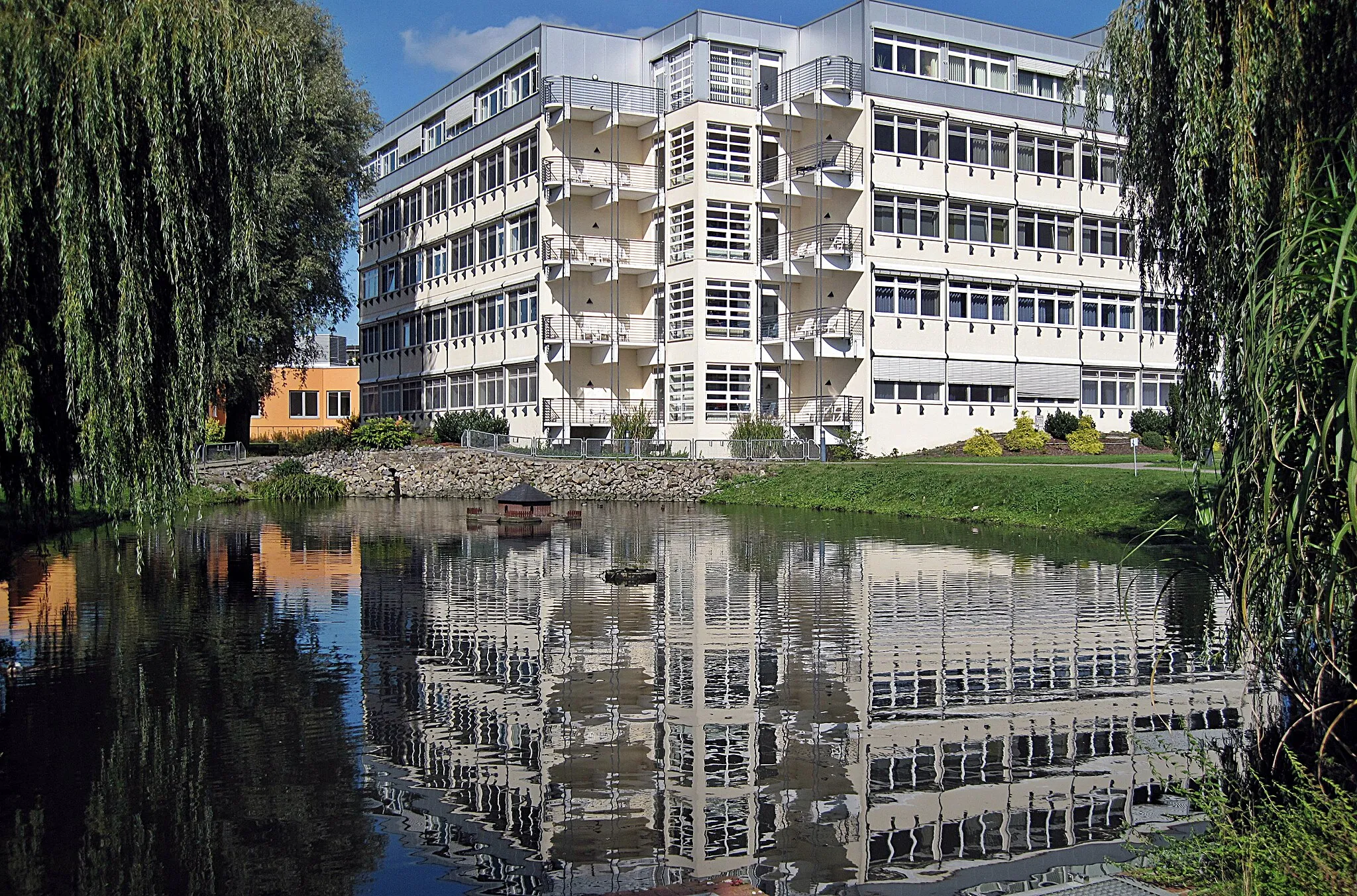 Photo showing: Bad Rothenfelde, Schüchtermannklinik, Ansicht vom Teich