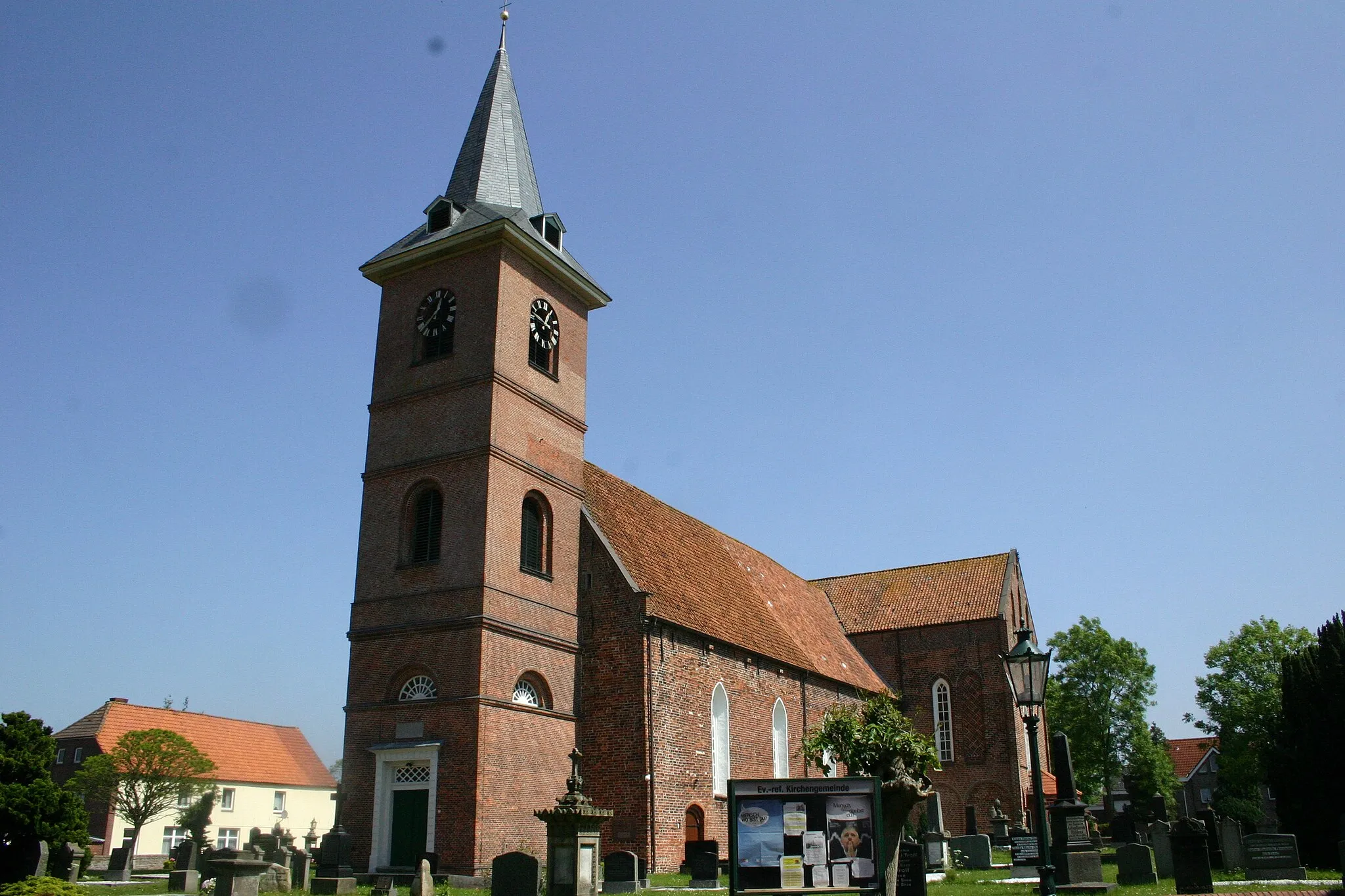 Photo showing: The Reformed Church in Bunde, district of Leer, East Frisia, Lower Saxony, Germany, is owned and used by a Reformed congregation within the Evangelical Reformed Church – Synod of Reformed Churches in Bavaria and Northwestern Germany.