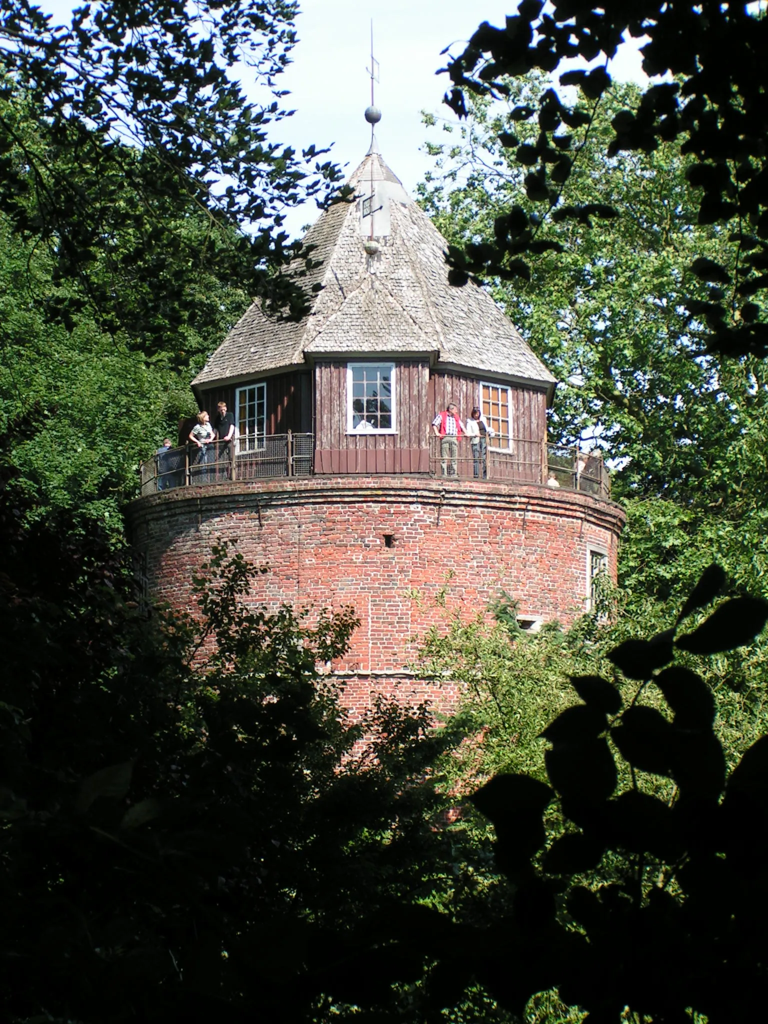 Photo showing: Turm der Burg Stickhausen (Gemeinde Detern)