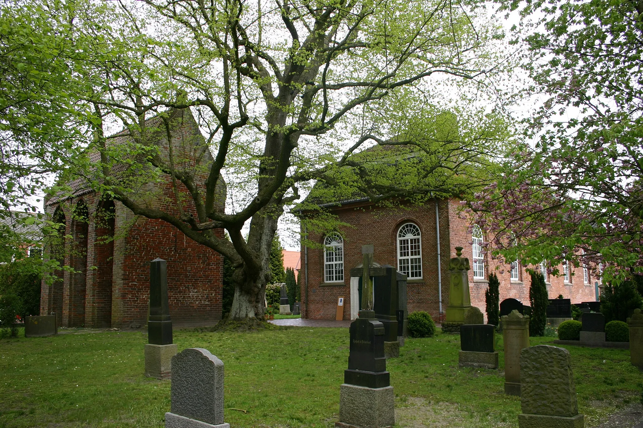 Photo showing: Historic Ss. Stephen's and Bartholomew's Church in Detern, district of Leer, East Frisia, Germany