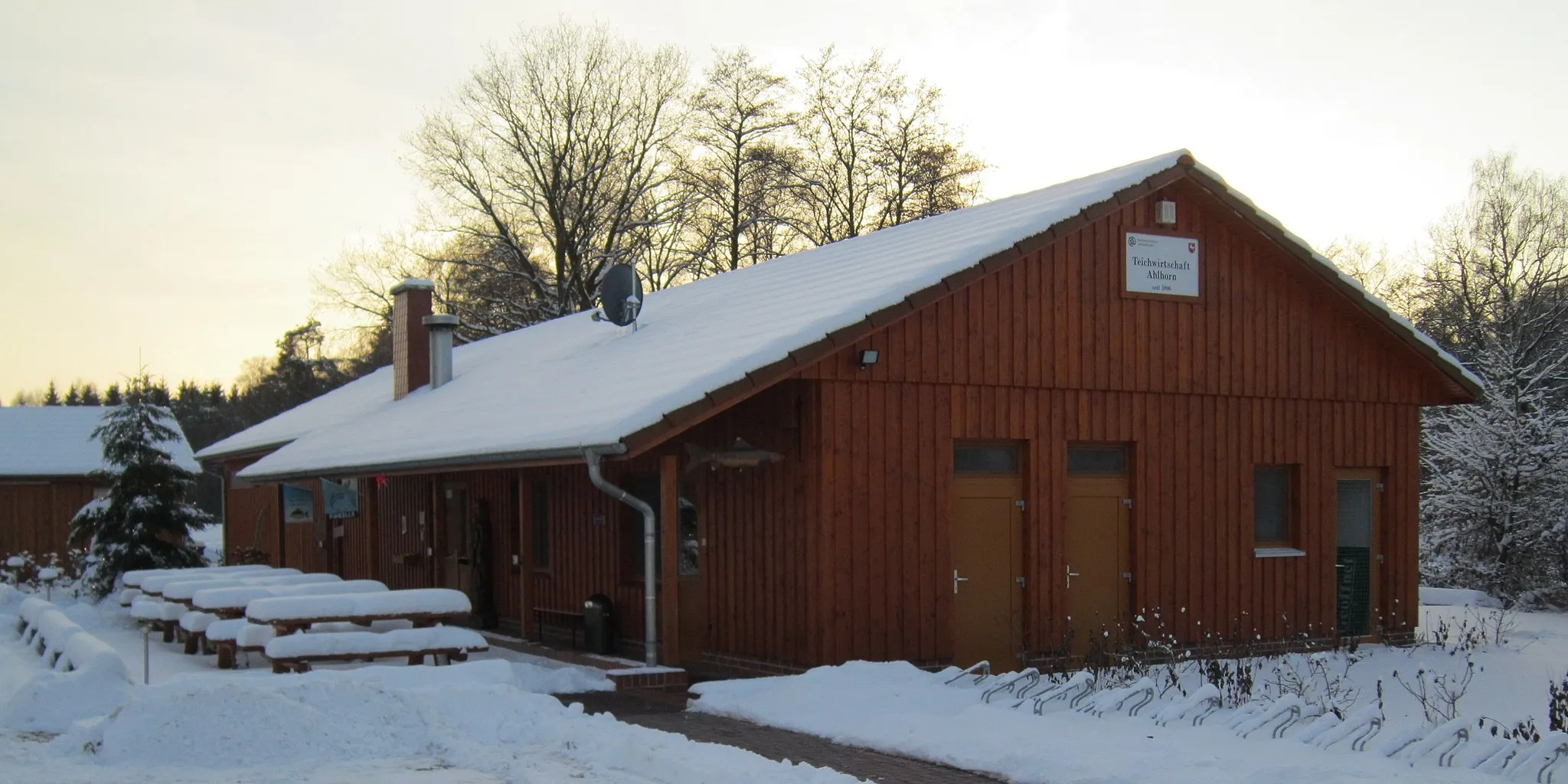 Photo showing: Fischverkaufsstelle der Staatlichen Teichwirtschaft Ahlhorn