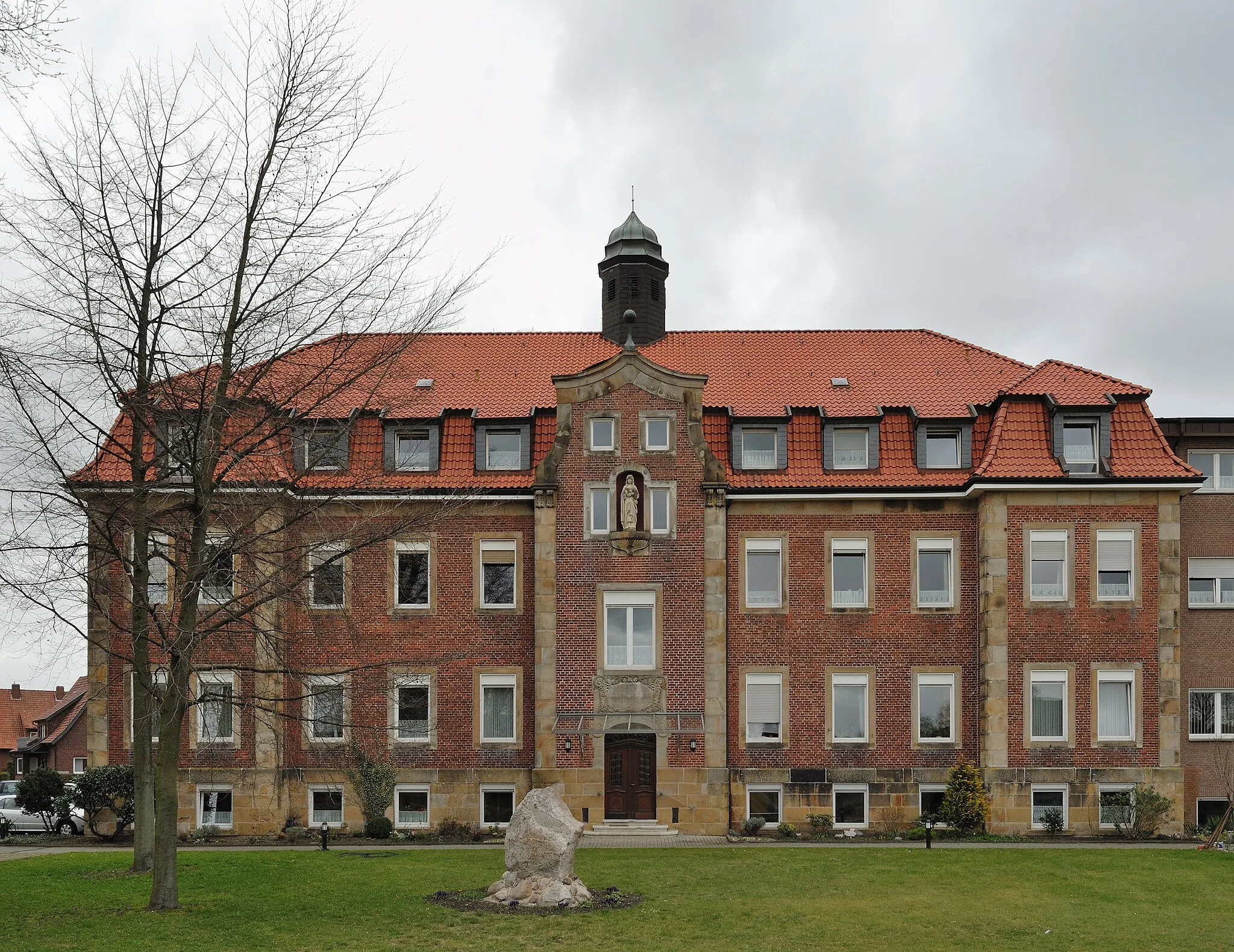 Photo showing: Theresien-Haus ("House of Teresa") in Glandorf, formerly a hospital, now a rehabilitation center.
