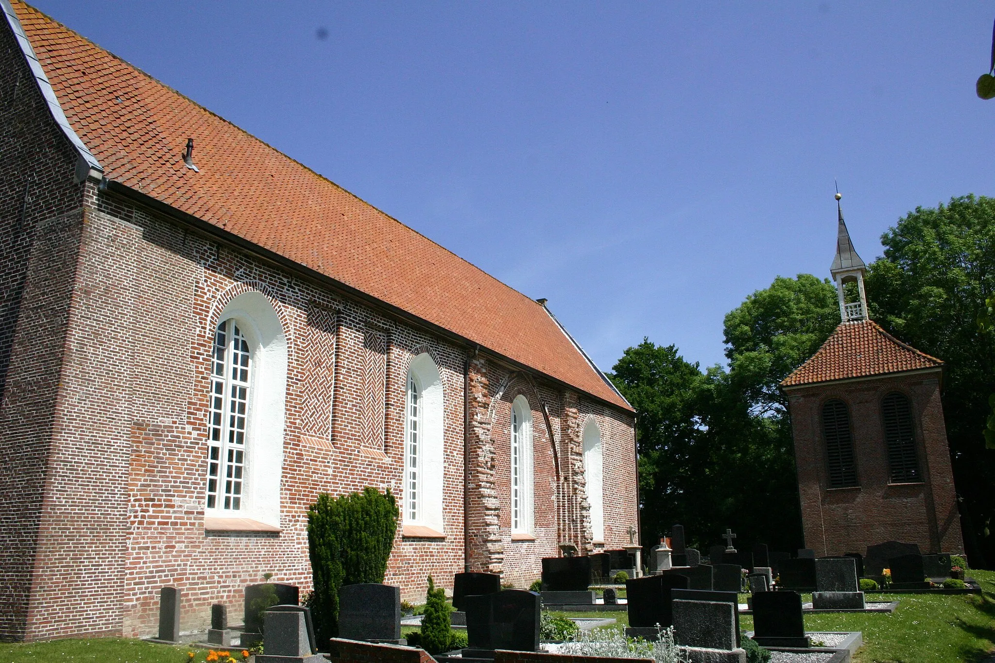 Photo showing: The Evangelical Reformed Saint Sebastian's Church in Hatzum (a locality of Jemgum), district of Leer, East Frisia, Lower Saxony, Germany, is owned and used by a Reformed congregation within the Evangelical Reformed Church – Synod of Reformed Churches in Bavaria and Northwestern Germany.