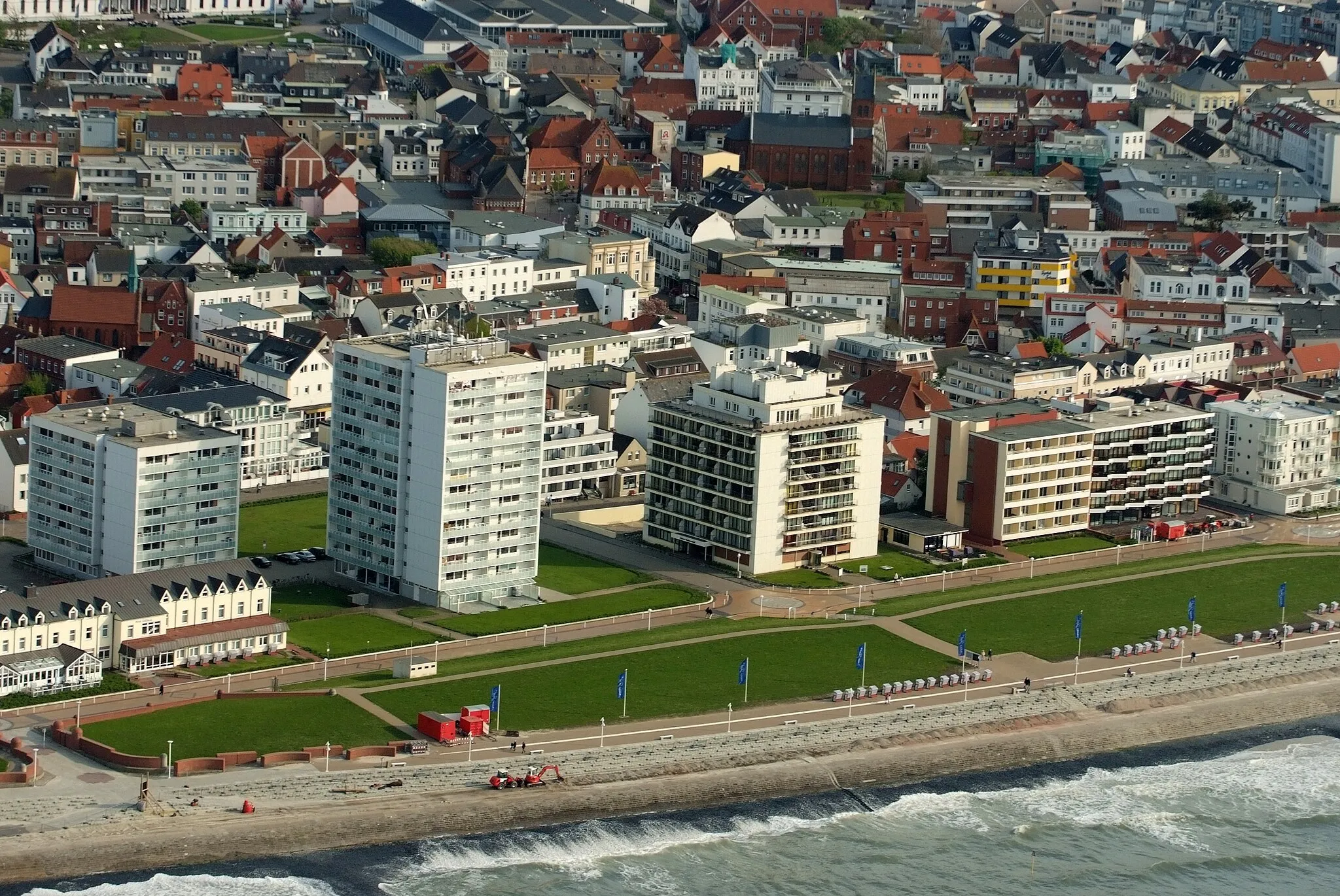 Photo showing: Fotoflug vom Flugplatz Nordholz-Spieka über Bremerhaven, Wilhelmshaven und die Ostfriesischen Inseln bis Borkum