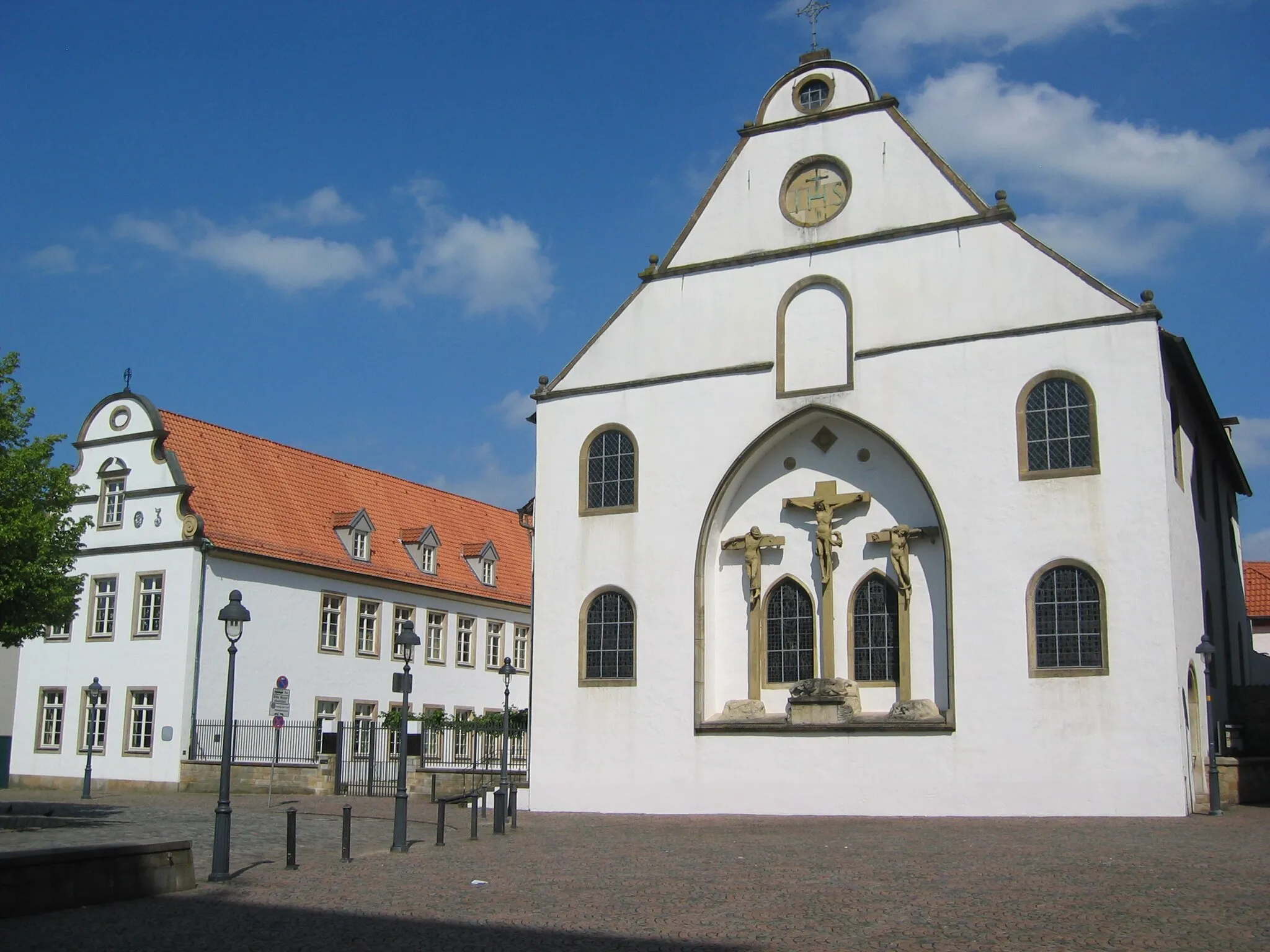 Photo showing: Main entrance of the "Gymnasium Carolinum" in Osnabrück, Germany