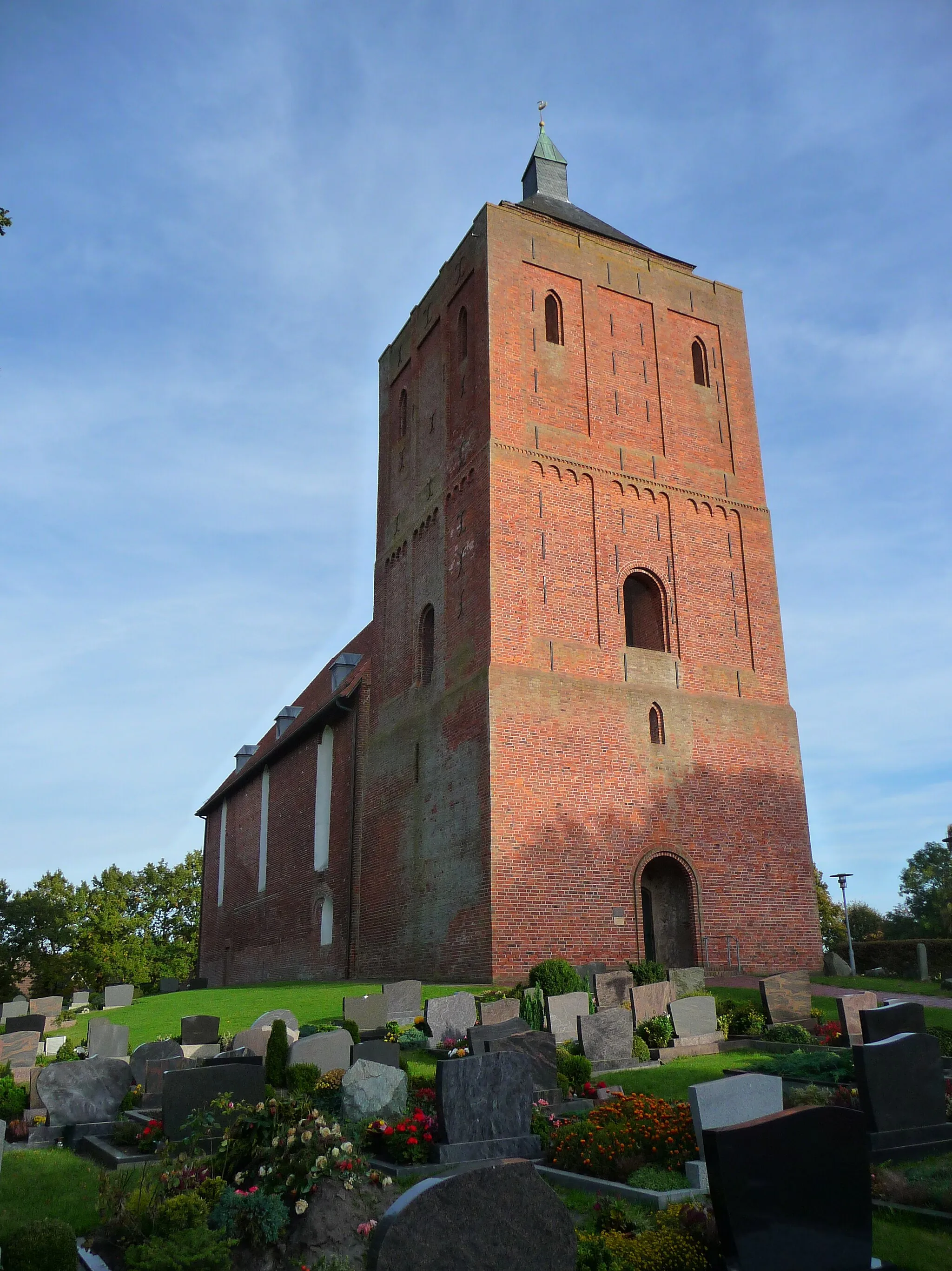 Photo showing: Evangelisch-lutherische Warnfriedkirche in Osteel (Landkreis Aurich, Ostfriesland, Niedersachsen, Deutschland)