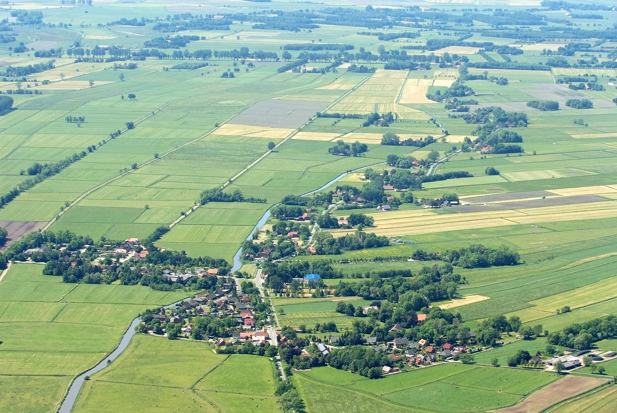 Photo showing: Neustadt in der Gemeinde Jade
Fotoflug vom Flugplatz Nordholz-Spieka über Cuxhaven und Wilhelmshaven