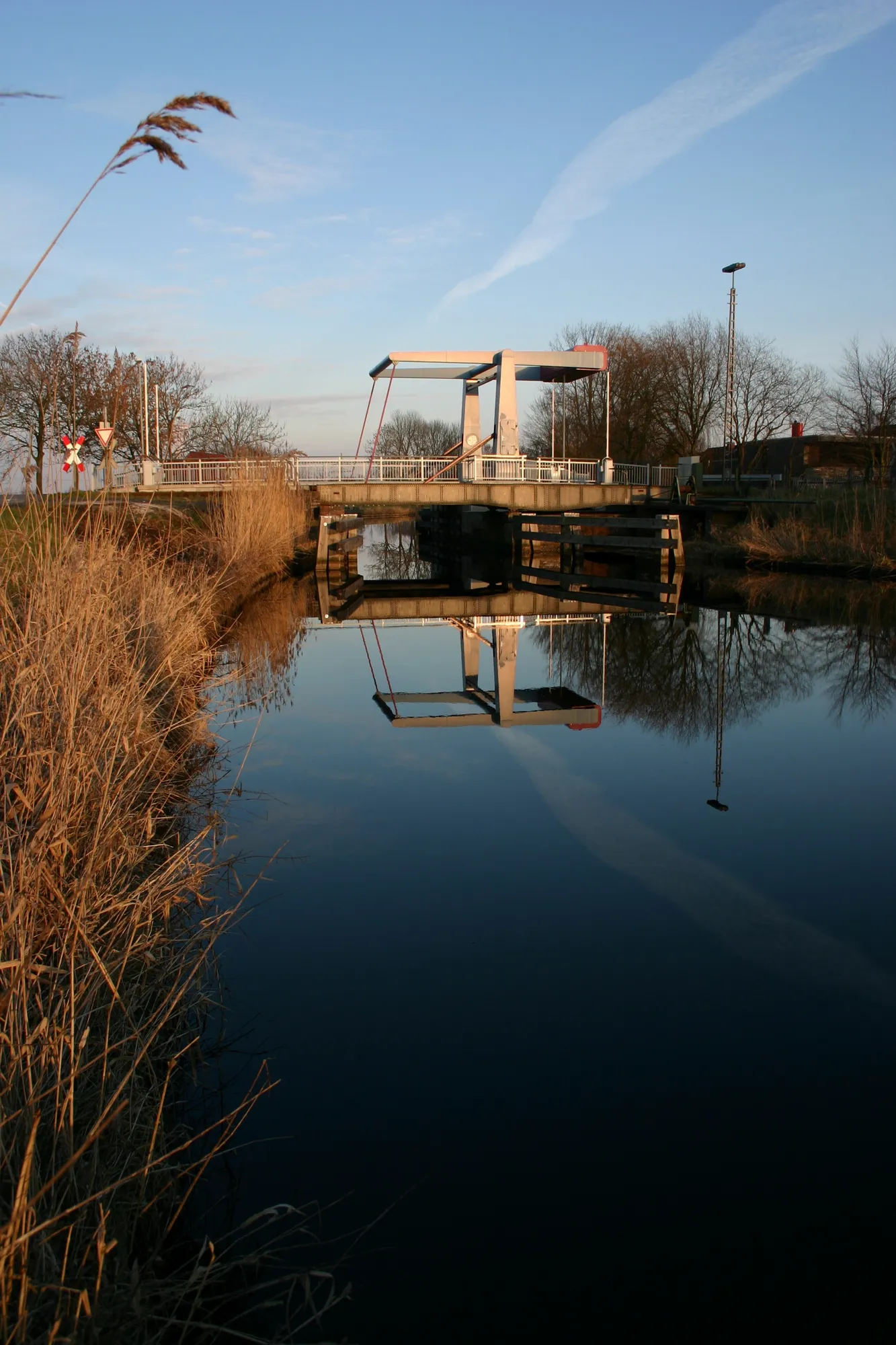 Photo showing: de:Ems-Jade-Kanal near de:Sande (Friesland).