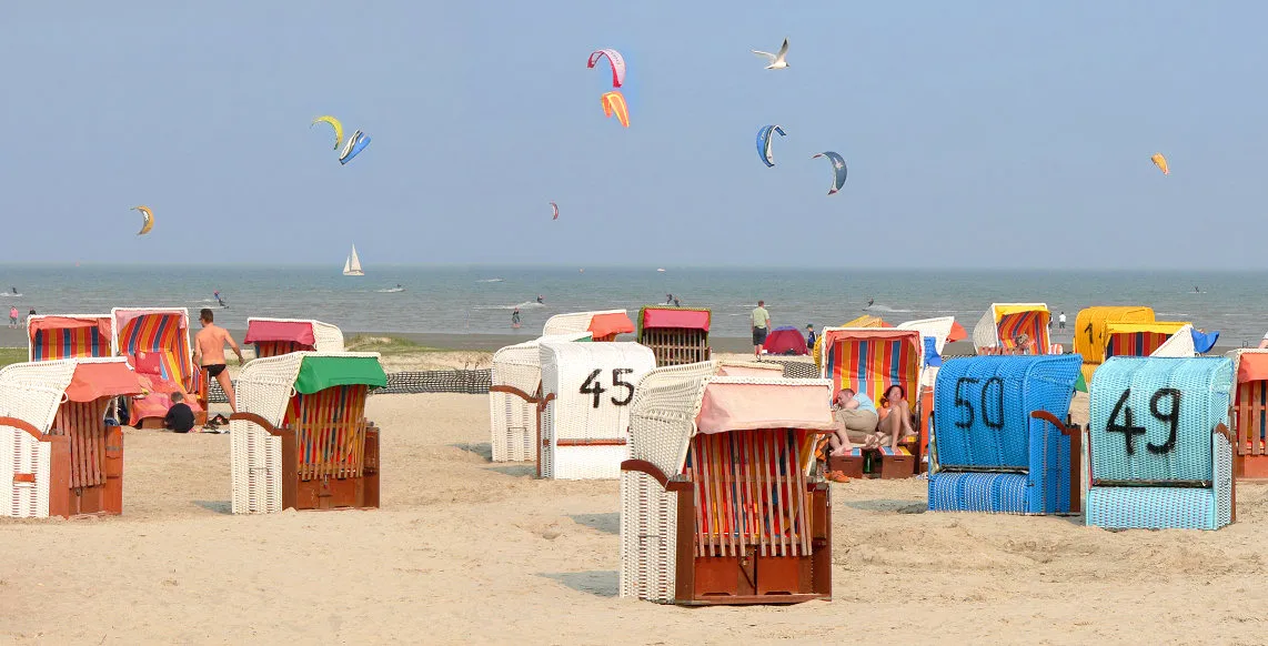 Photo showing: Strand von Schillig mit Kite Sport