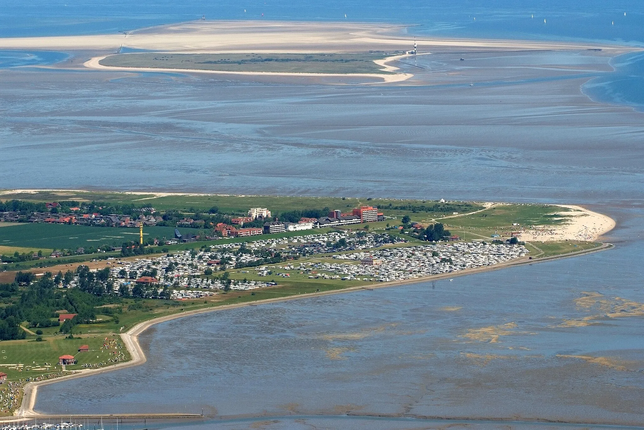 Photo showing: Blick über Schillig auf die Insel Minsener Oog Fotoflug vom Flugplatz Nordholz-Spieka über Cuxhaven und Wilhelmshaven