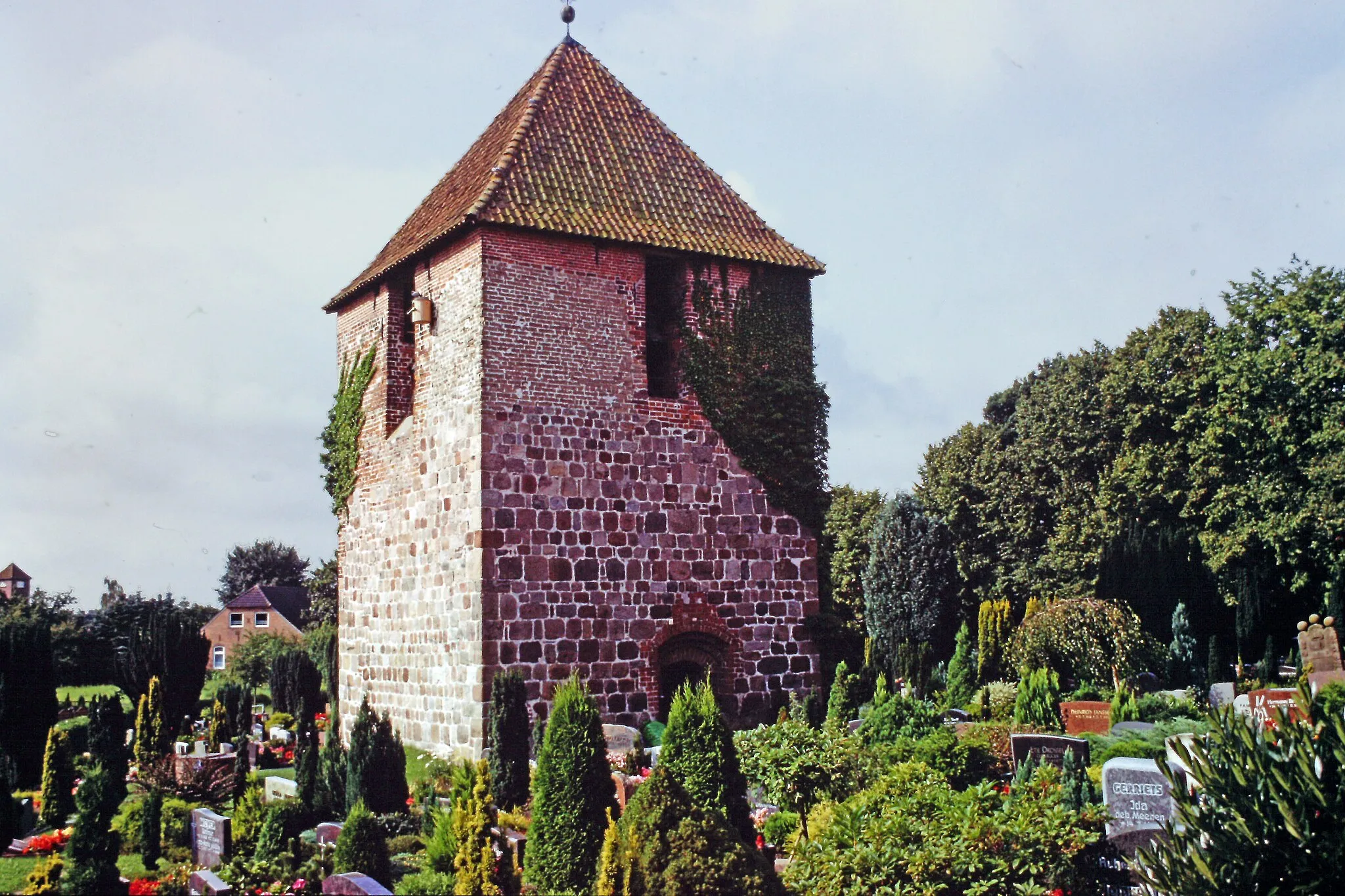 Photo showing: Glockenturm, Florianskirche, Sillenstede, 13. Jahrhundert