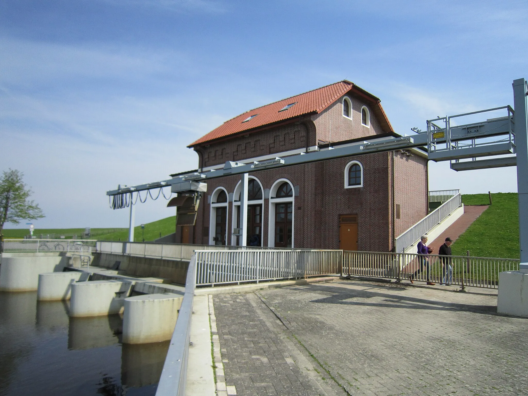 Photo showing: Water pumping station at Varel harbour