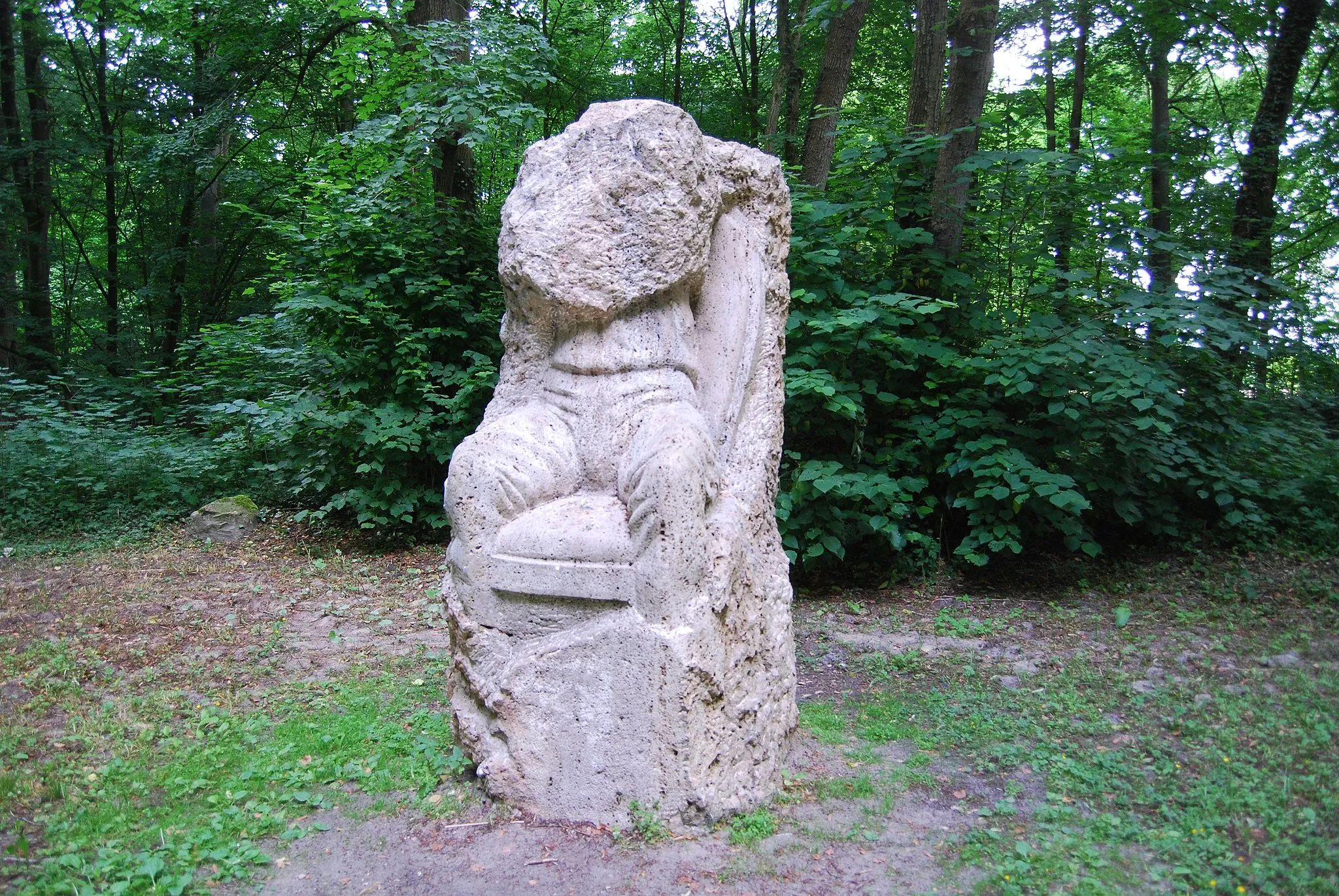 Photo showing: "Herrensitz" auf dem Wittenheimer Burgplatz in Westerstede von Norbert Marten, Konzeption: Norbert Marten und Christel Mandos-Feldmann. Das Werk befindet sich frei zugängig im öffentlichen Raum der Stadt Westerstede.