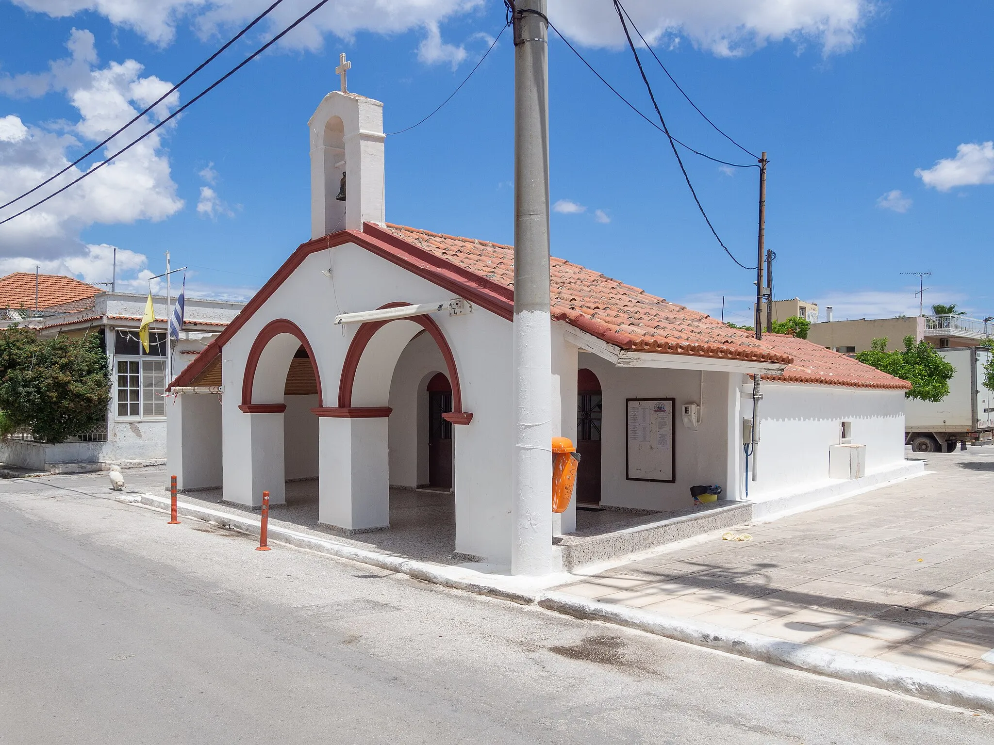 Photo showing: The church of Saint Spiridon and Sain Constantine in Koropi, Attica.