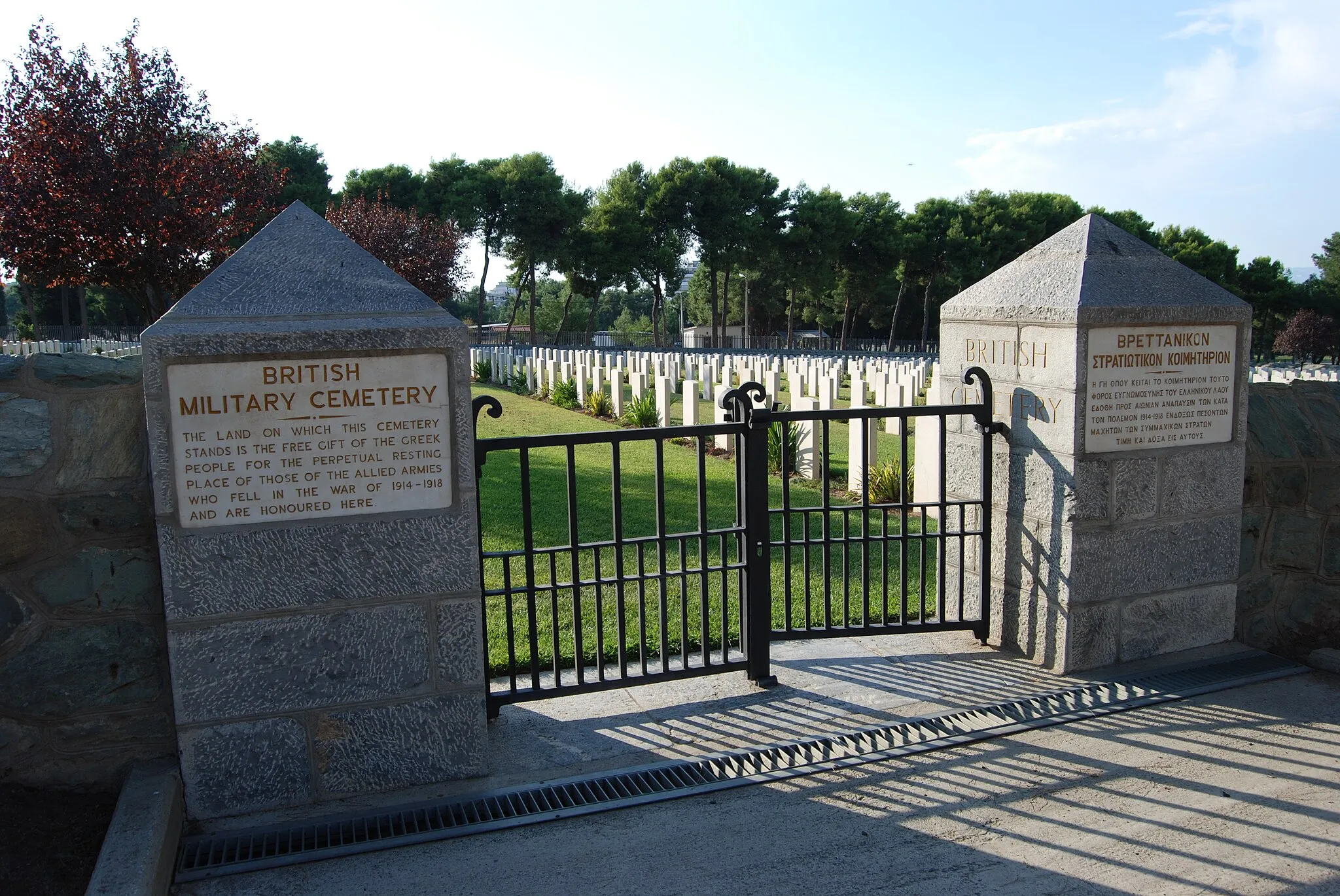 Photo showing: British military cemetery, Mikra