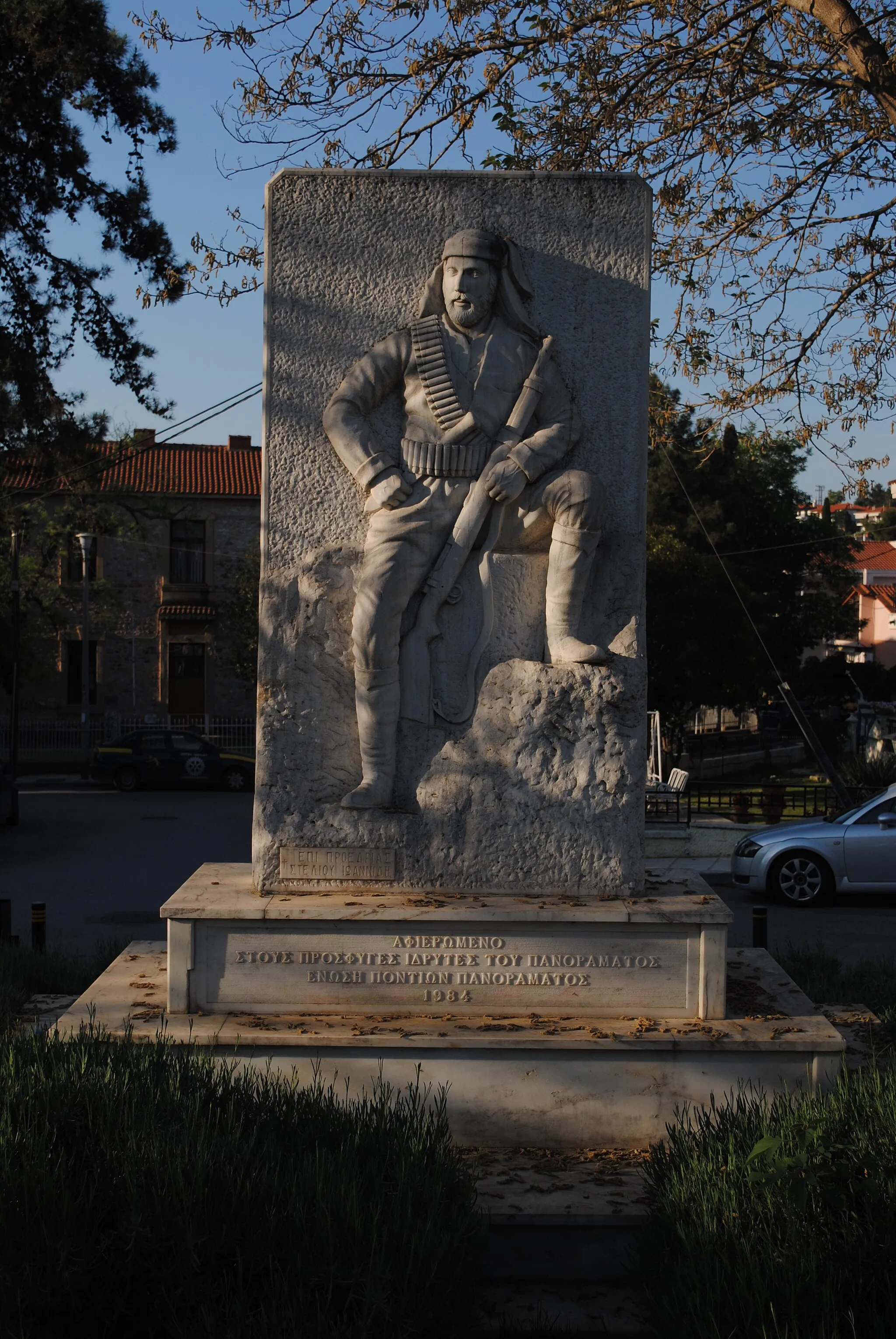 Photo showing: War memorial in Panorama, Greece.