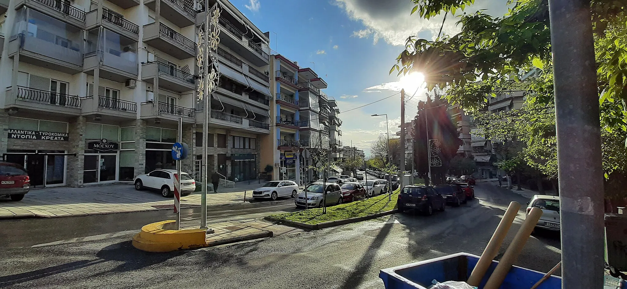 Photo showing: Riga Ferraiou Street in Thessaloniki, facing west. At the left a local butchery is visible. Panoramic lens, shot in the late afternoon.