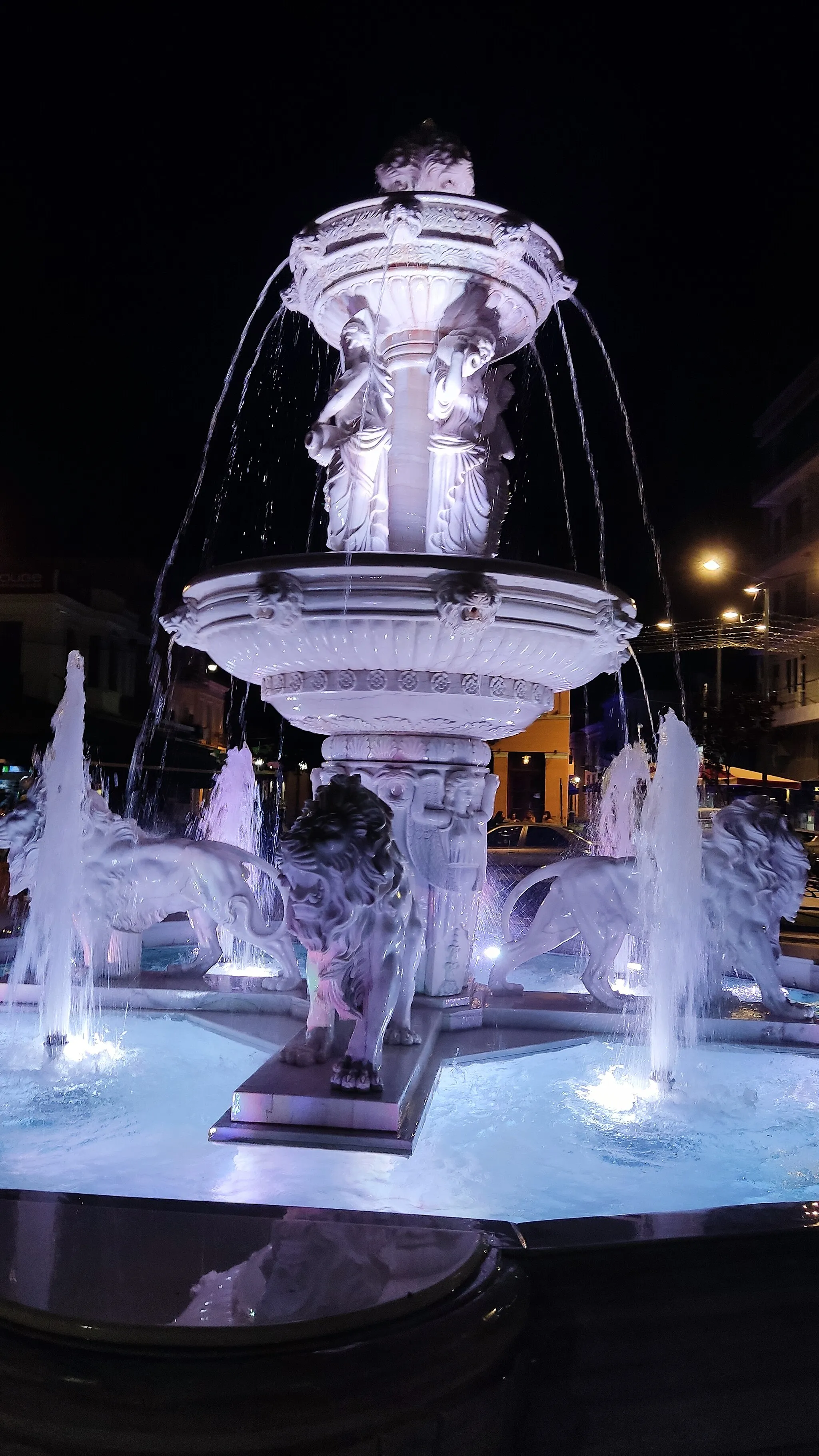 Photo showing: View of Argos fountain in night