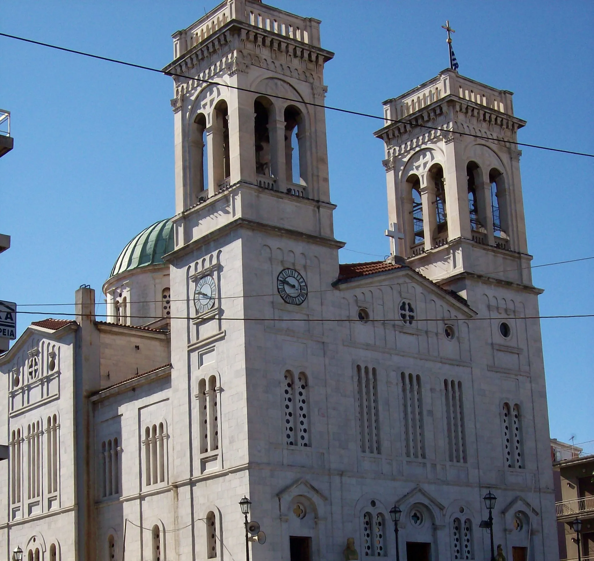 Photo showing: The Metropolitan Church of St. Basil in Tripoli, Greece, whose facade is entirely covered with Doliana marble.