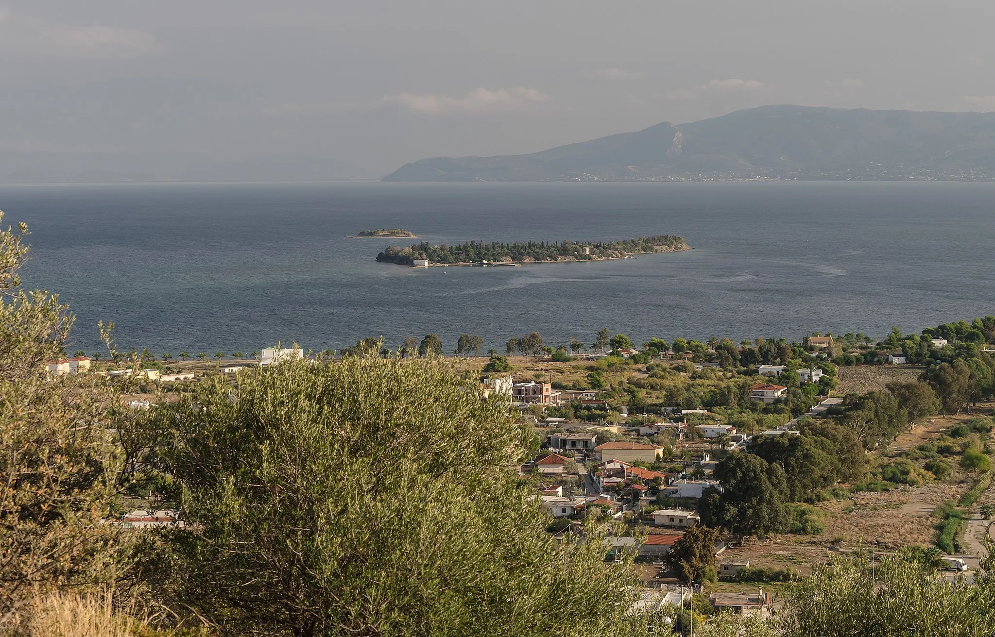 Photo showing: Islands of Asia Triada and Aspronisos, Eretria, Euboea, Greece.