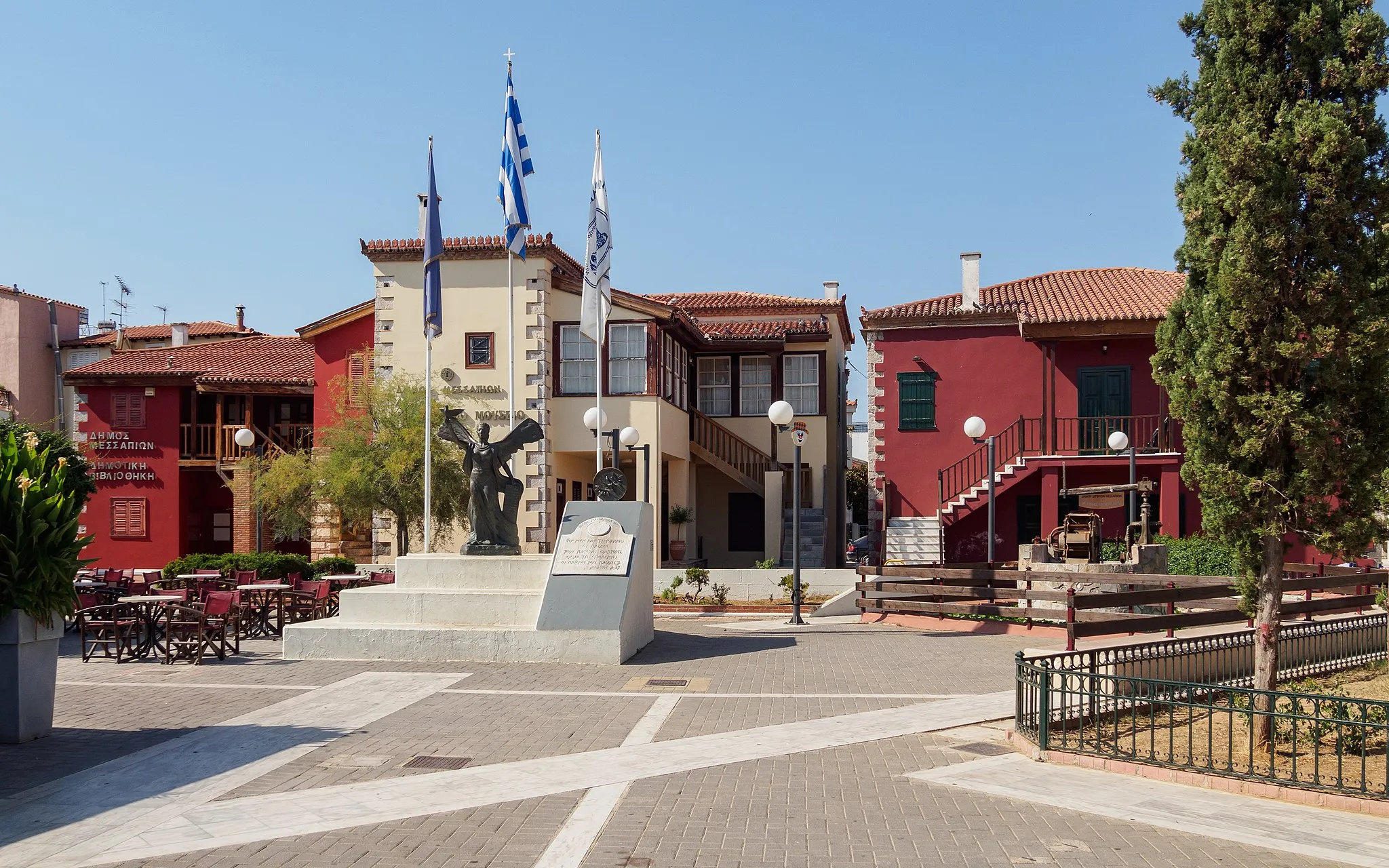 Photo showing: The central square of Psachna, with the characterist buildings at its north side hosted the municipal library, the folklore museum and municipal philarmonic.