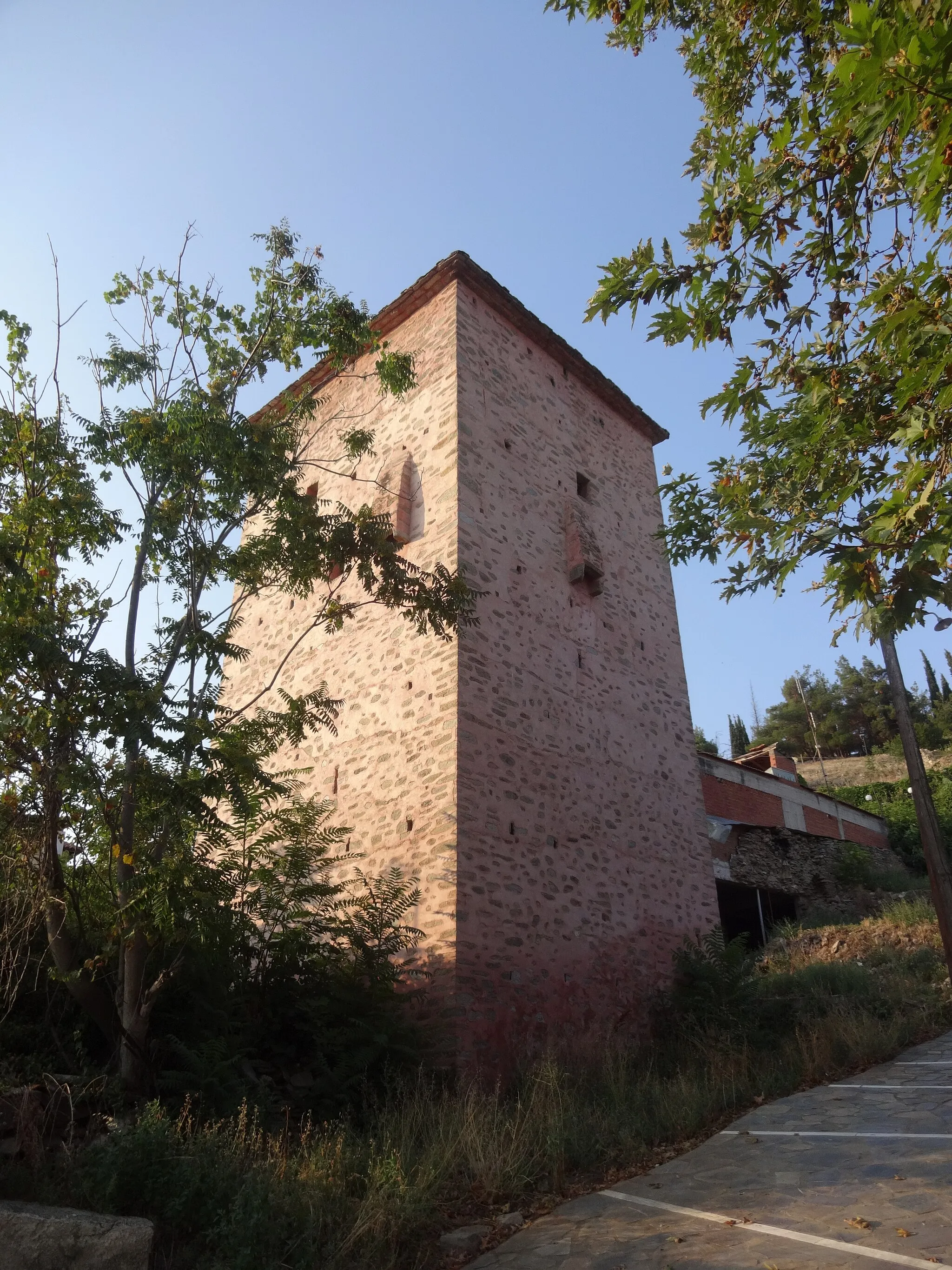 Photo showing: Tsaritsani, Greece. Defence family tower.